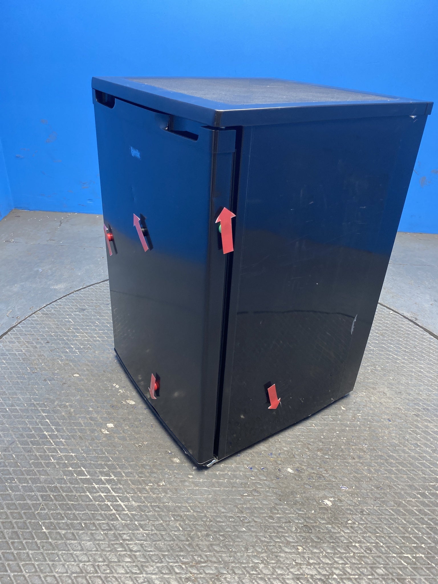 Igenix IG355B 94 Litre Under Counter Freezer