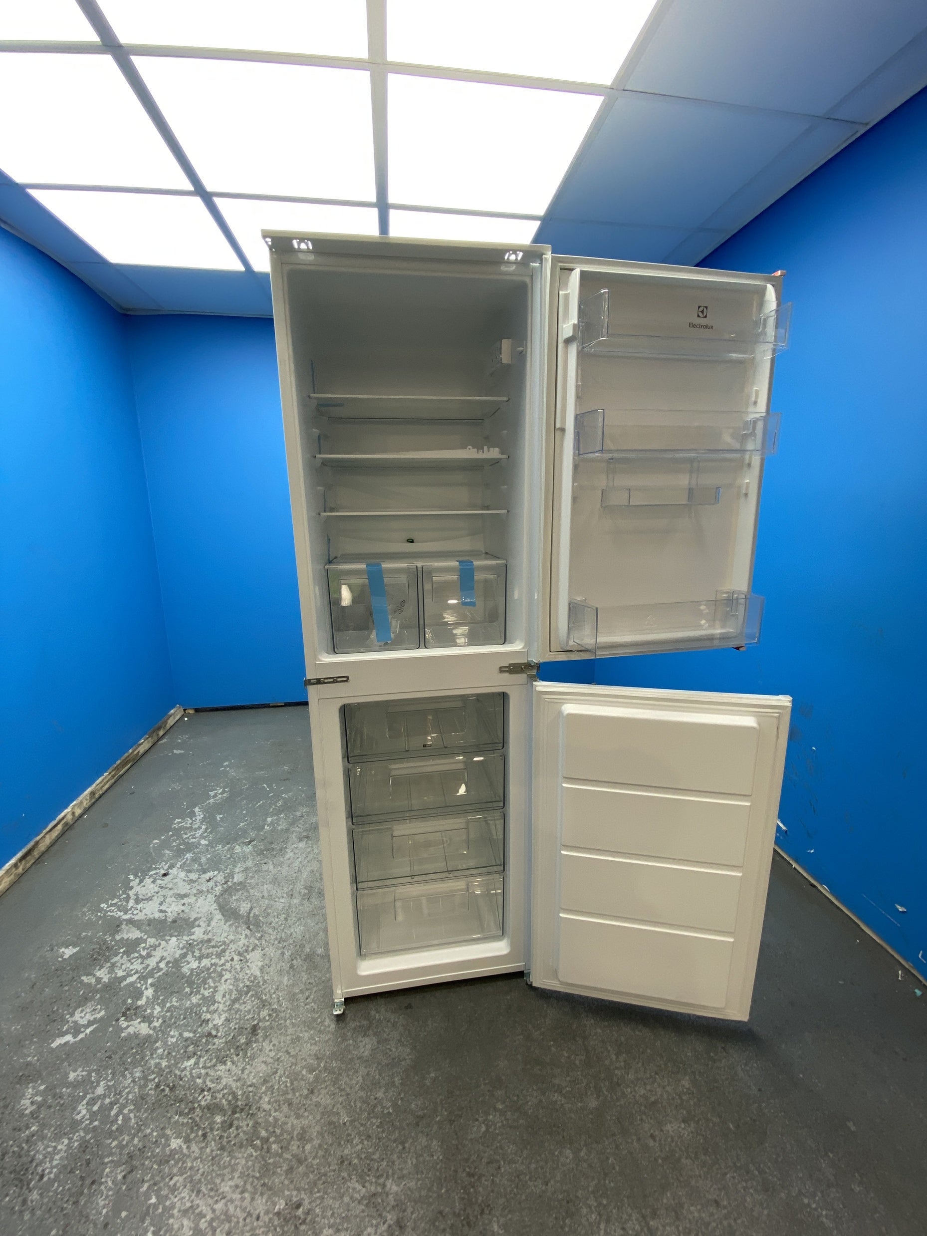#GRC-155-943 - AEG 500 ColdSense LNS5LE18S5 Integrated 50/50 Low Frost Fridge Freezer