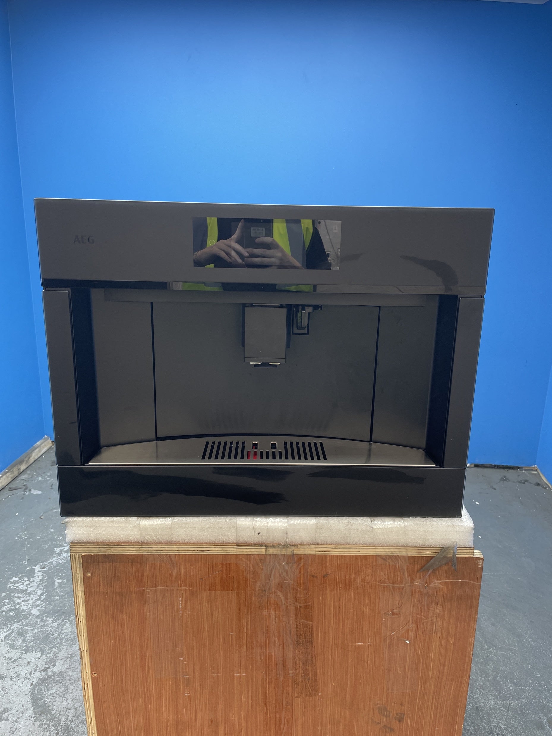 #GRC-141-179 - AEG NKC8N7T Built-In Integrated Bean to Cup Coffee Machine – Renew 2 U