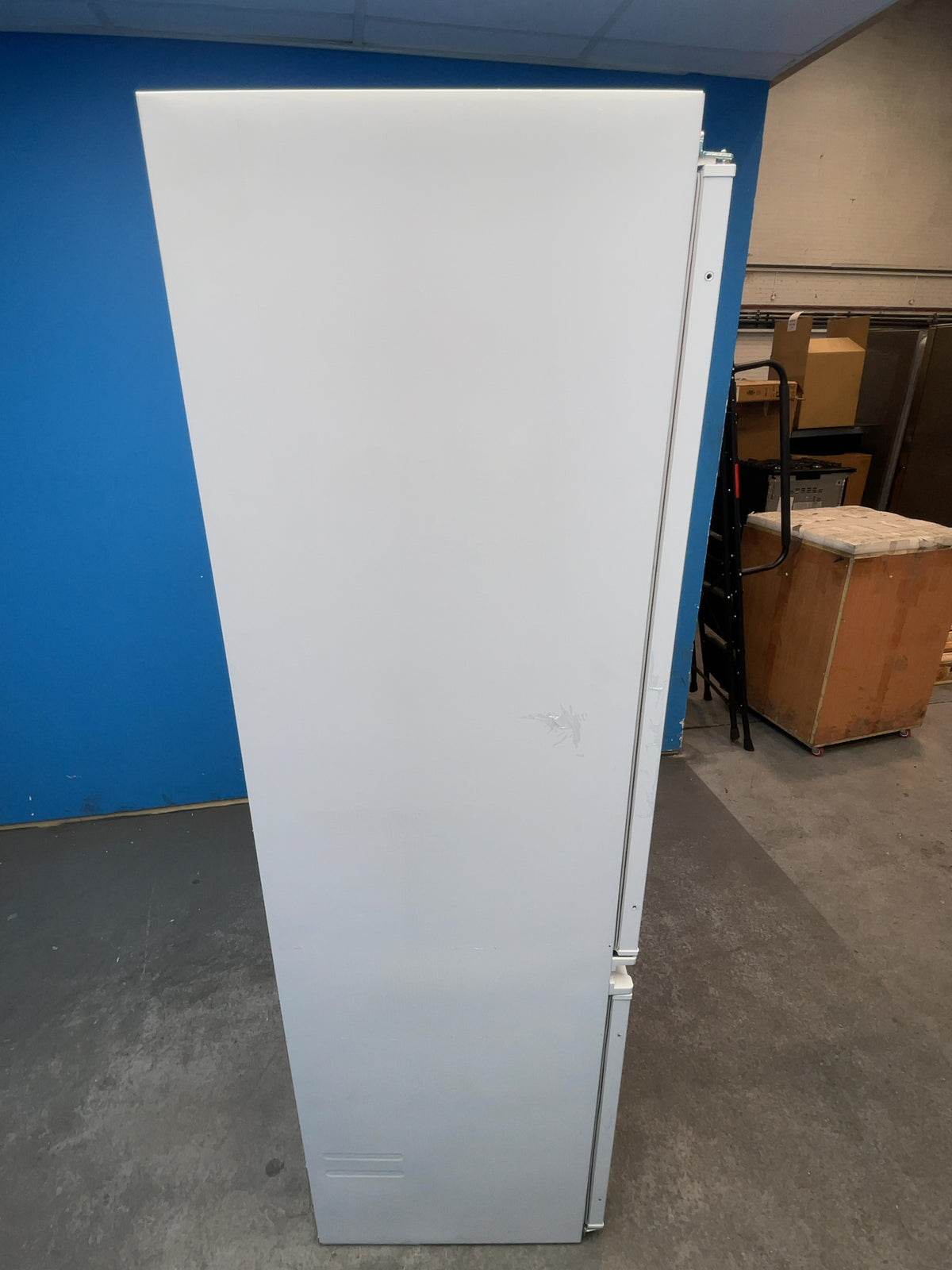 #GRC-163-409 - Hoover 54cm Integrated 70/30 Fridge Freezer – 251L, White