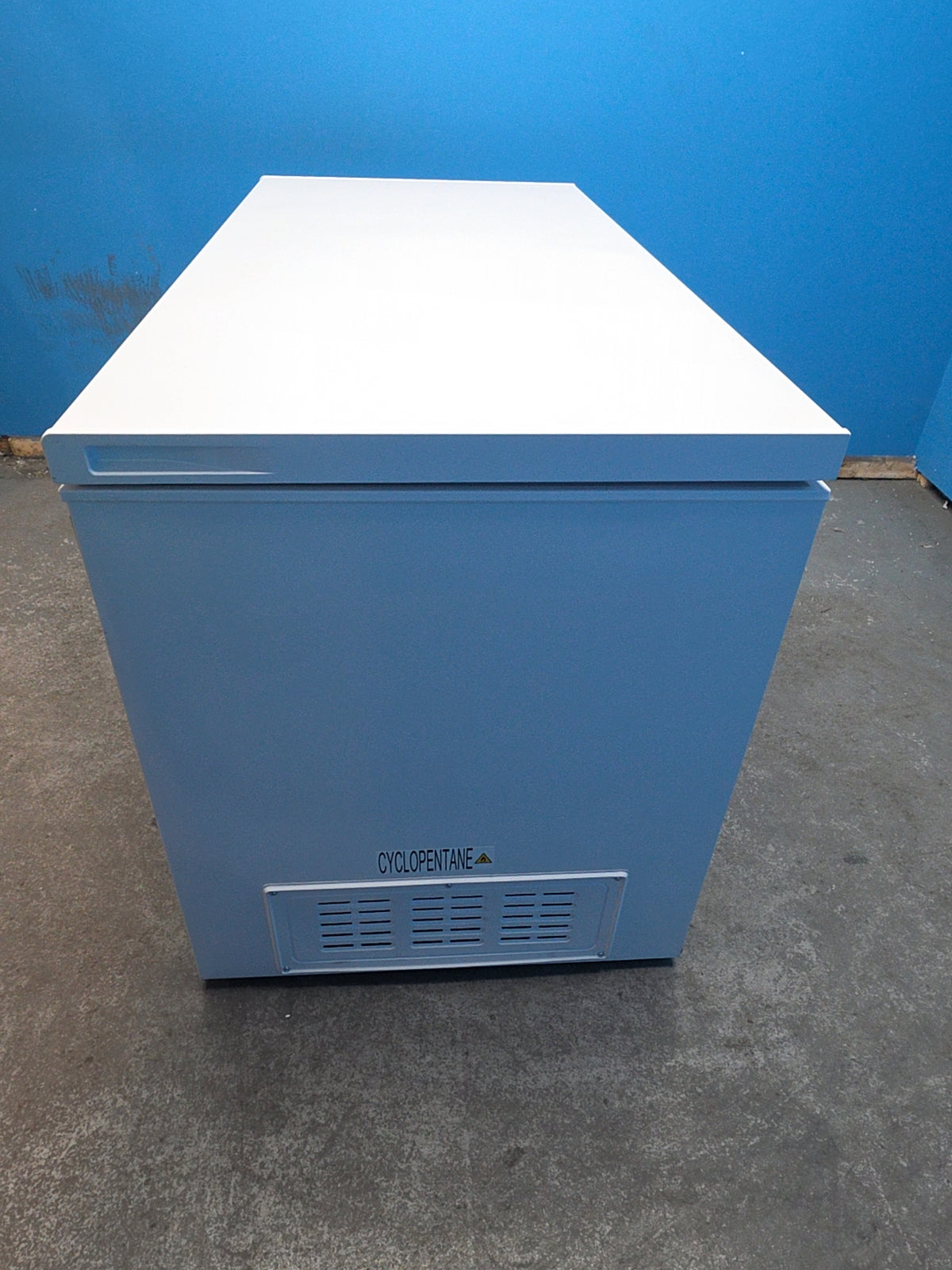 #GRC-164-034 - Hisense 372L Chest Freezer – Winter Guard, Hovering Door, White