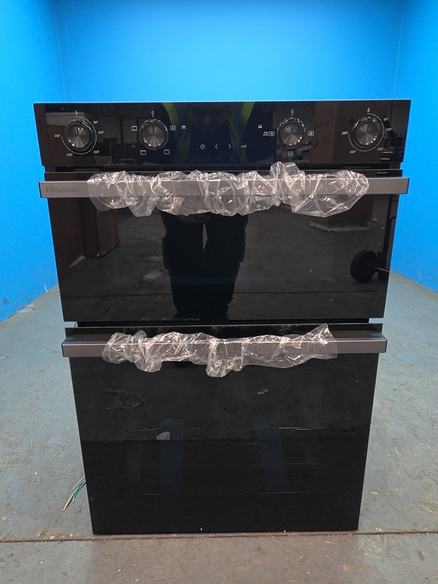 #GRC-164-041 - Hisense Built In Electric Double Oven – Air Fry Mode, Catalytic Liners, Black