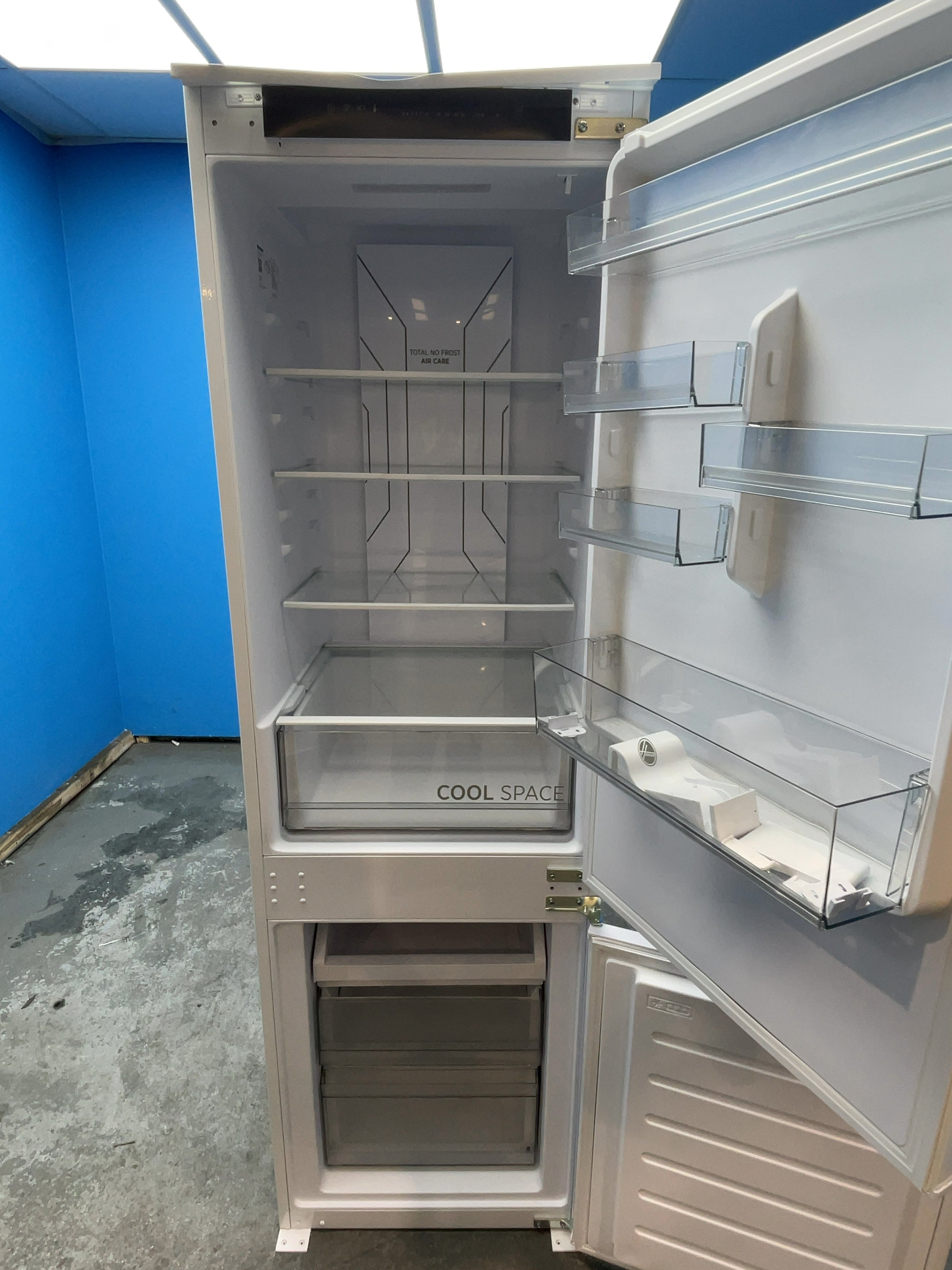 #GRC-164-079 - Hoover H-FRIDGE 300 248L 70/30 Integrated Fridge Freezer – Total No Frost, Smart WiFi Connected, White