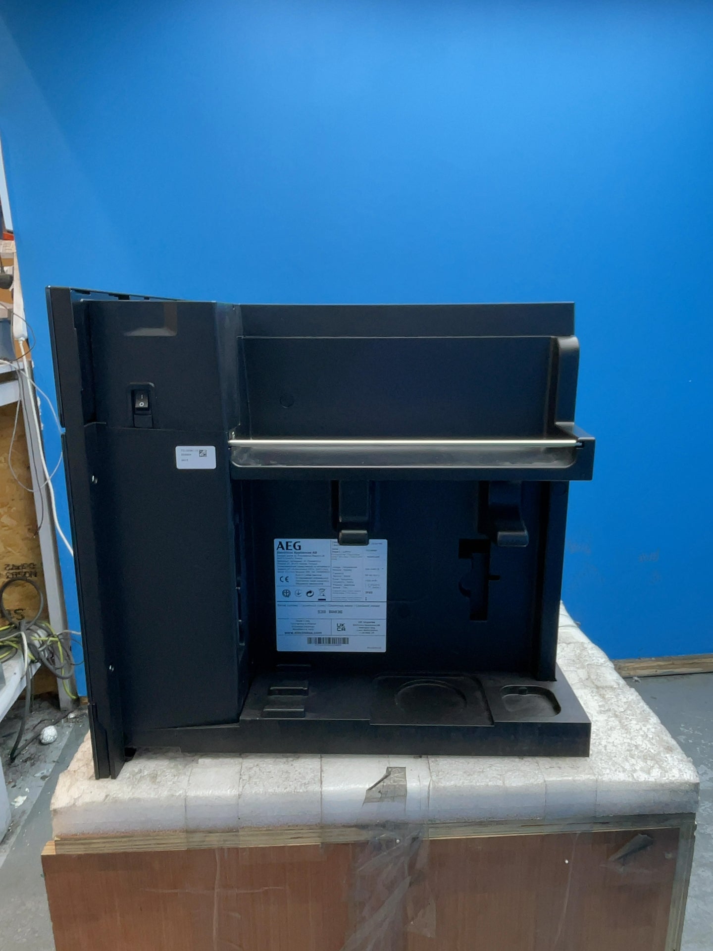 #GRC-164-168 - AEG 9000 Built-In Coffee Machine – 2.5L Capacity, Touch+ Screen, Matte Black