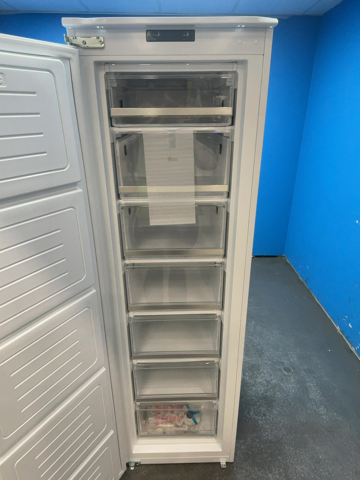 #GRC-164-252 - Hoover Integrated Tall Freezer – 204L Capacity, Touch LED Controls, White