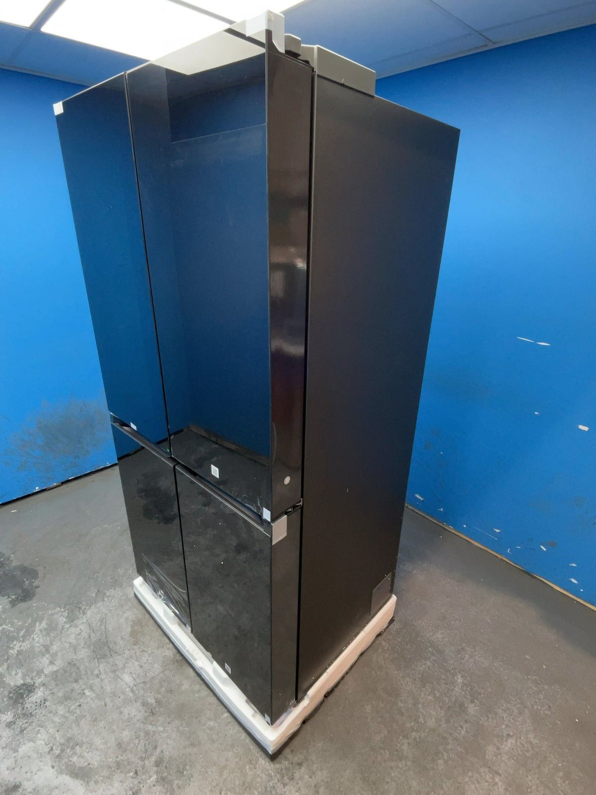 #GRC-164-671 - Samsung Bespoke American Style Smart Fridge Freezer – 645L, Beverage Center, Dual Auto Ice Maker, Clean Black