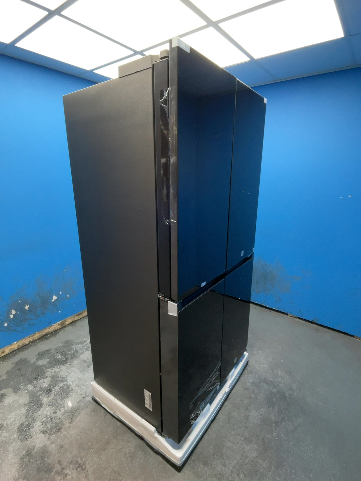 #GRC-164-671 - Samsung Bespoke American Style Smart Fridge Freezer – 645L, Beverage Center, Dual Auto Ice Maker, Clean Black