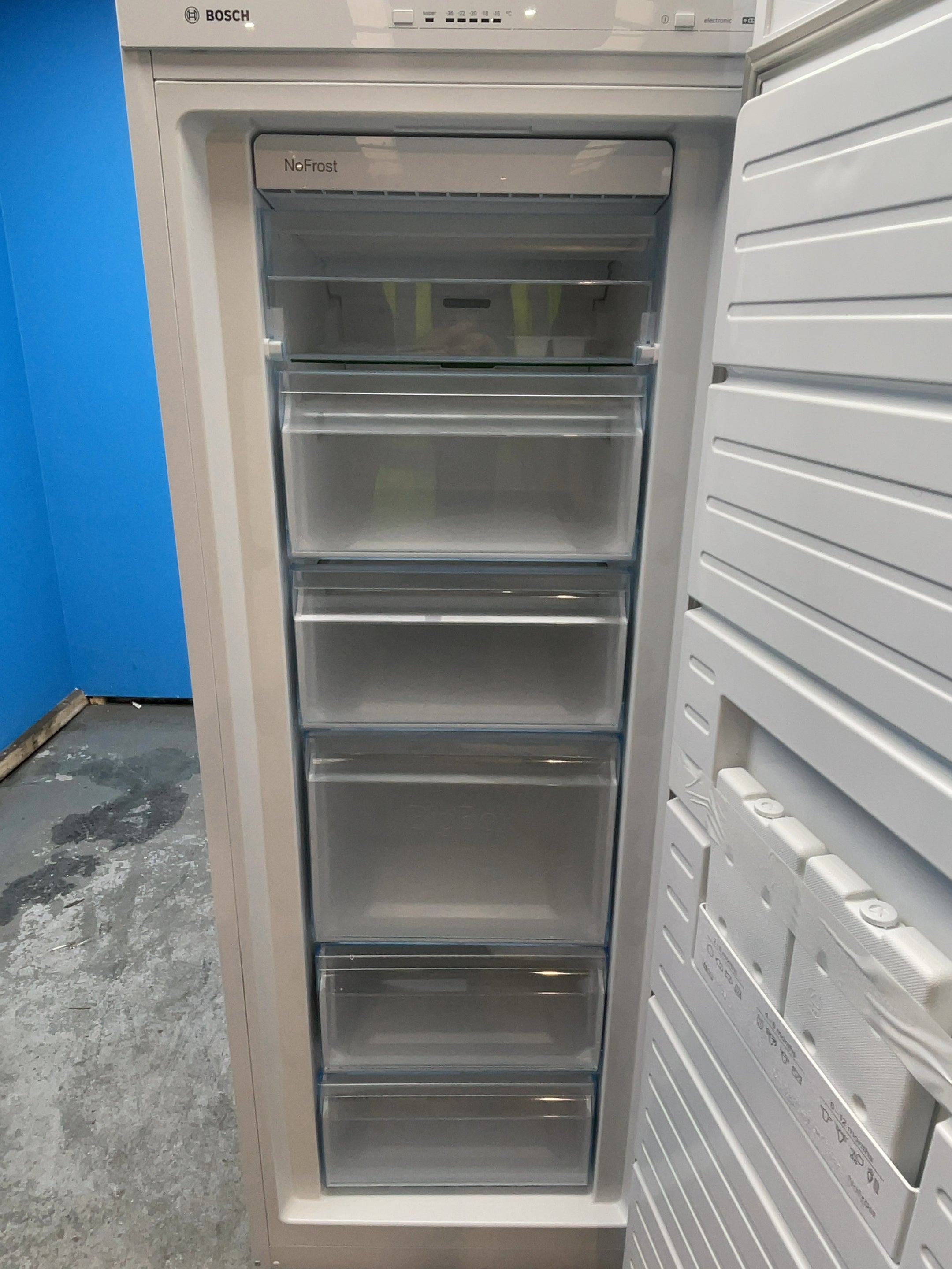 #GRC-164-719 - Bosch GSN29VWEVG Series 4 Tall Upright Freezer – 200L Capacity, NoFrost, SuperFreezing, BigBox Drawer, White