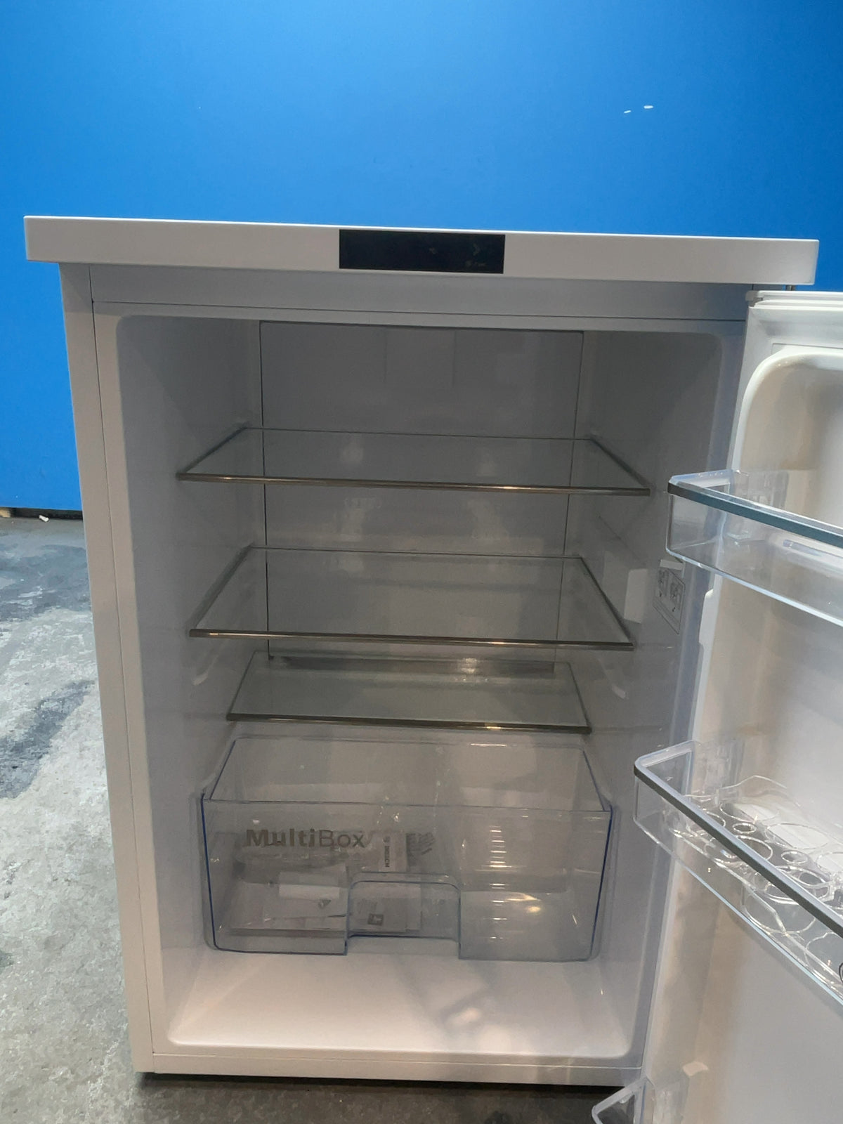 #GRC-164-727 - Bosch Series 2 56cm Under Counter Fridge – 134L Capacity, MultiBox Drawer