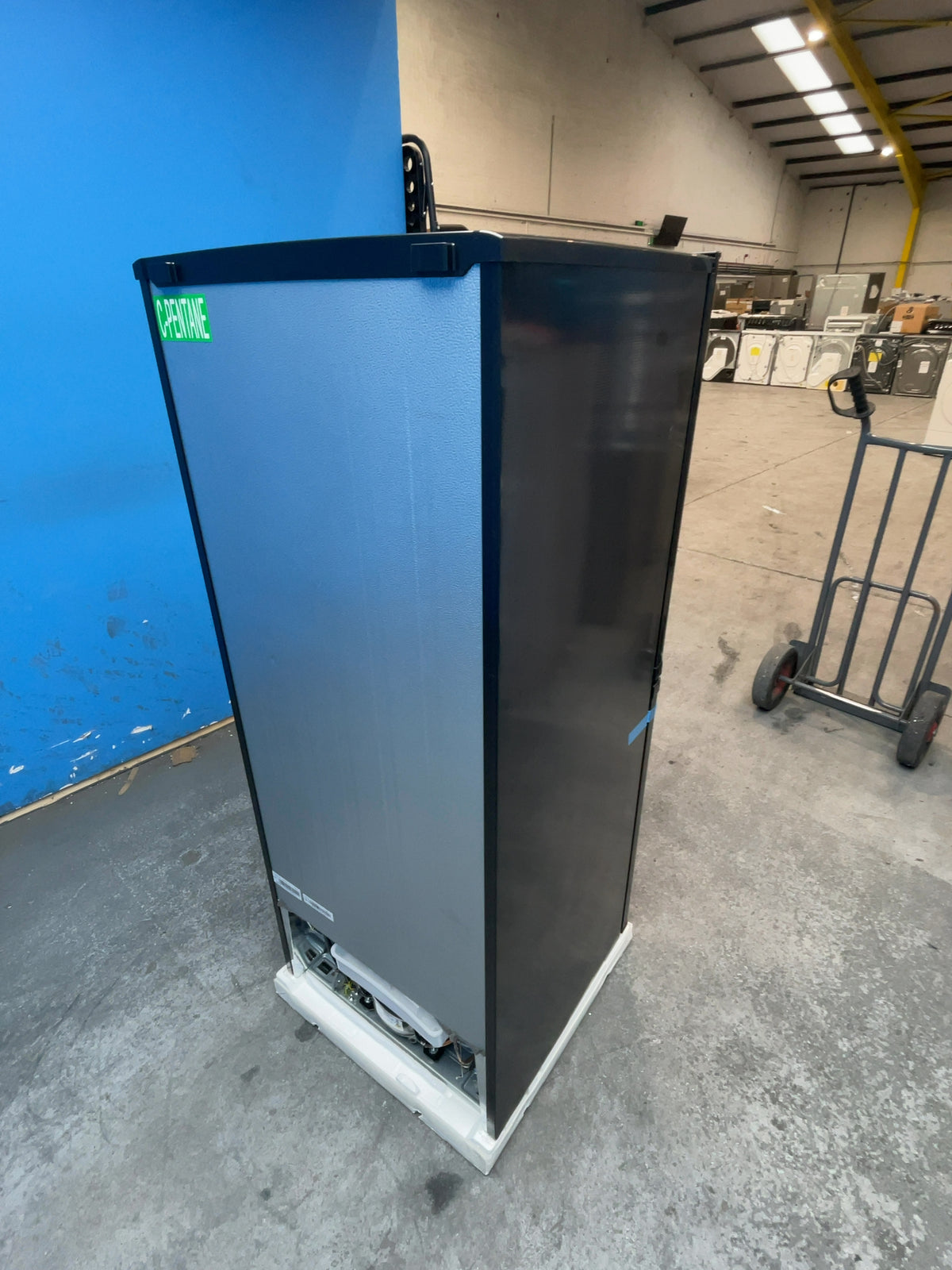#GRC-164-880 - Candy 55cm 50/50 Fridge Freezer – 185L, Black, Static