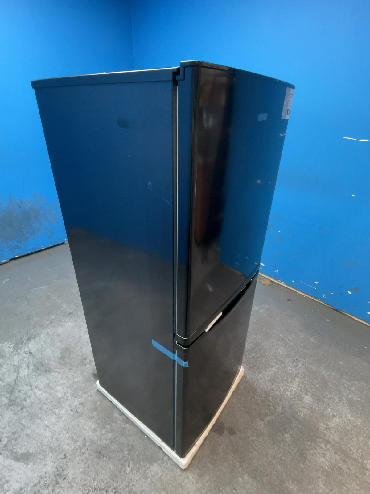 #GRC-164-880 - Candy 55cm 50/50 Fridge Freezer – 185L, Black, Static