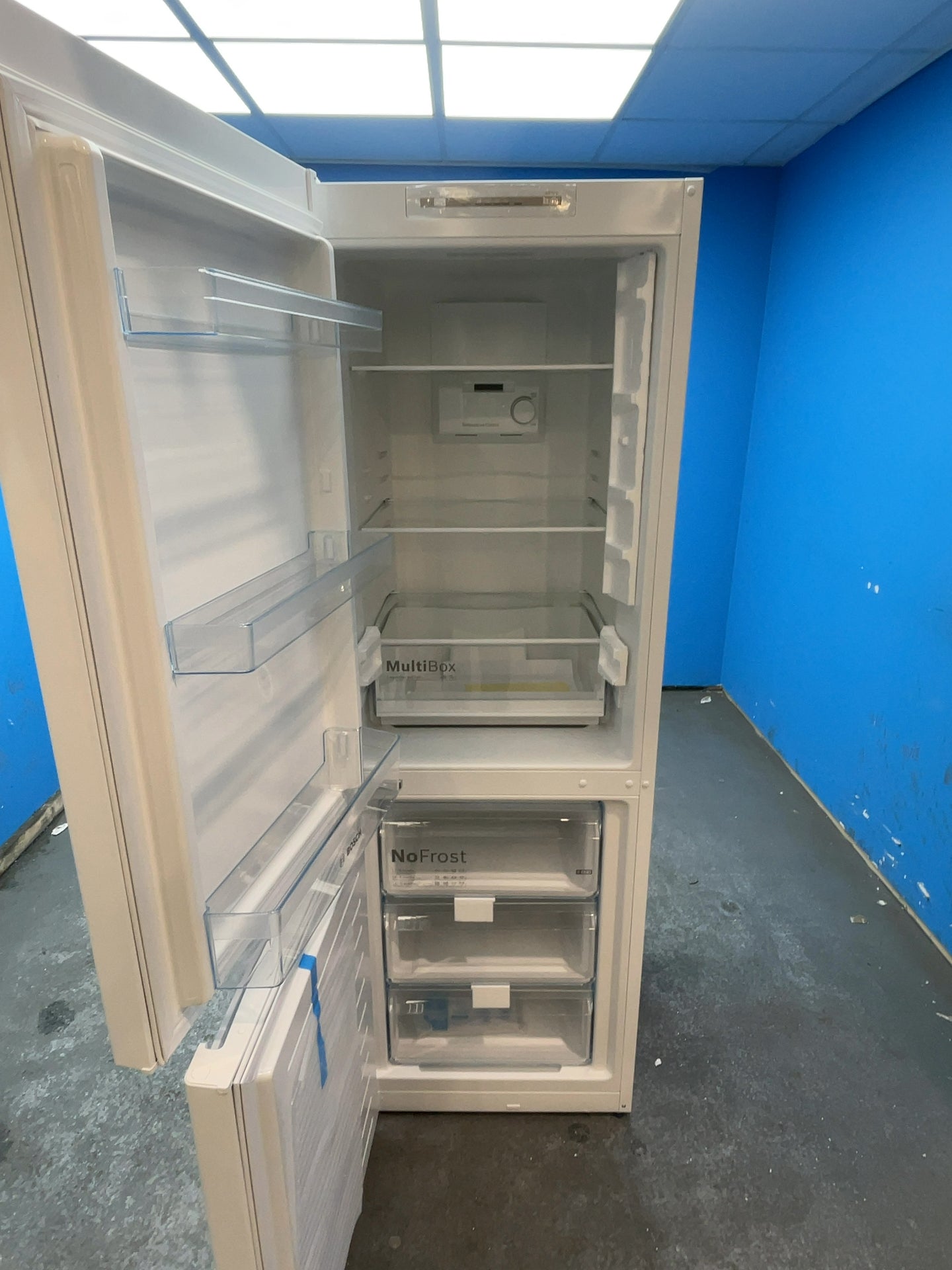 #GRC-164-899 - Bosch Series 2 60cm Freestanding Fridge Freezer – 282L Total Capacity, NoFrost, MultiBox, LED Lighting