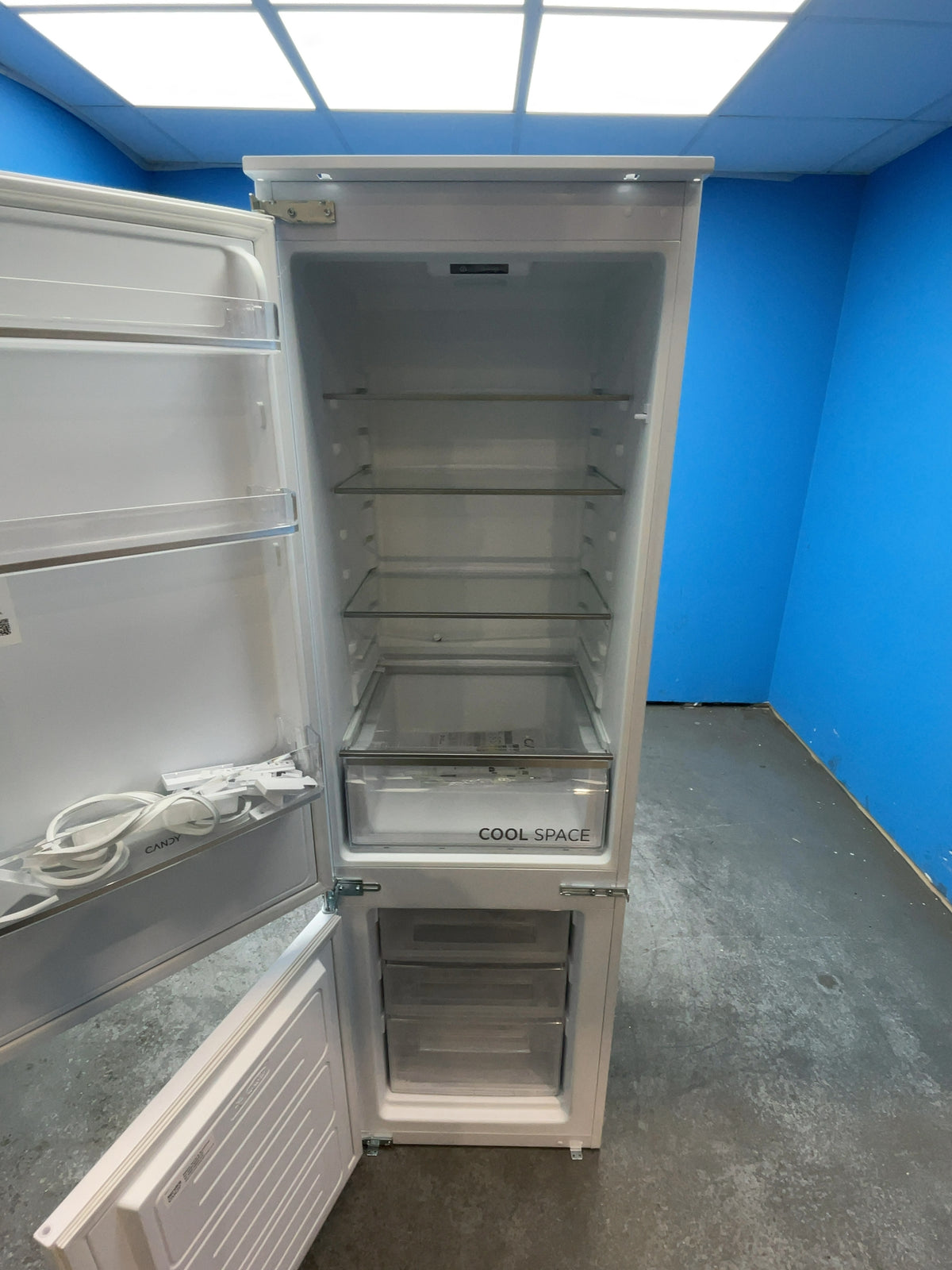 #GRC-165-073 - Candy Fresco 54cm Integrated 50/50 Fridge Freezer – 260L, White, Low Frost