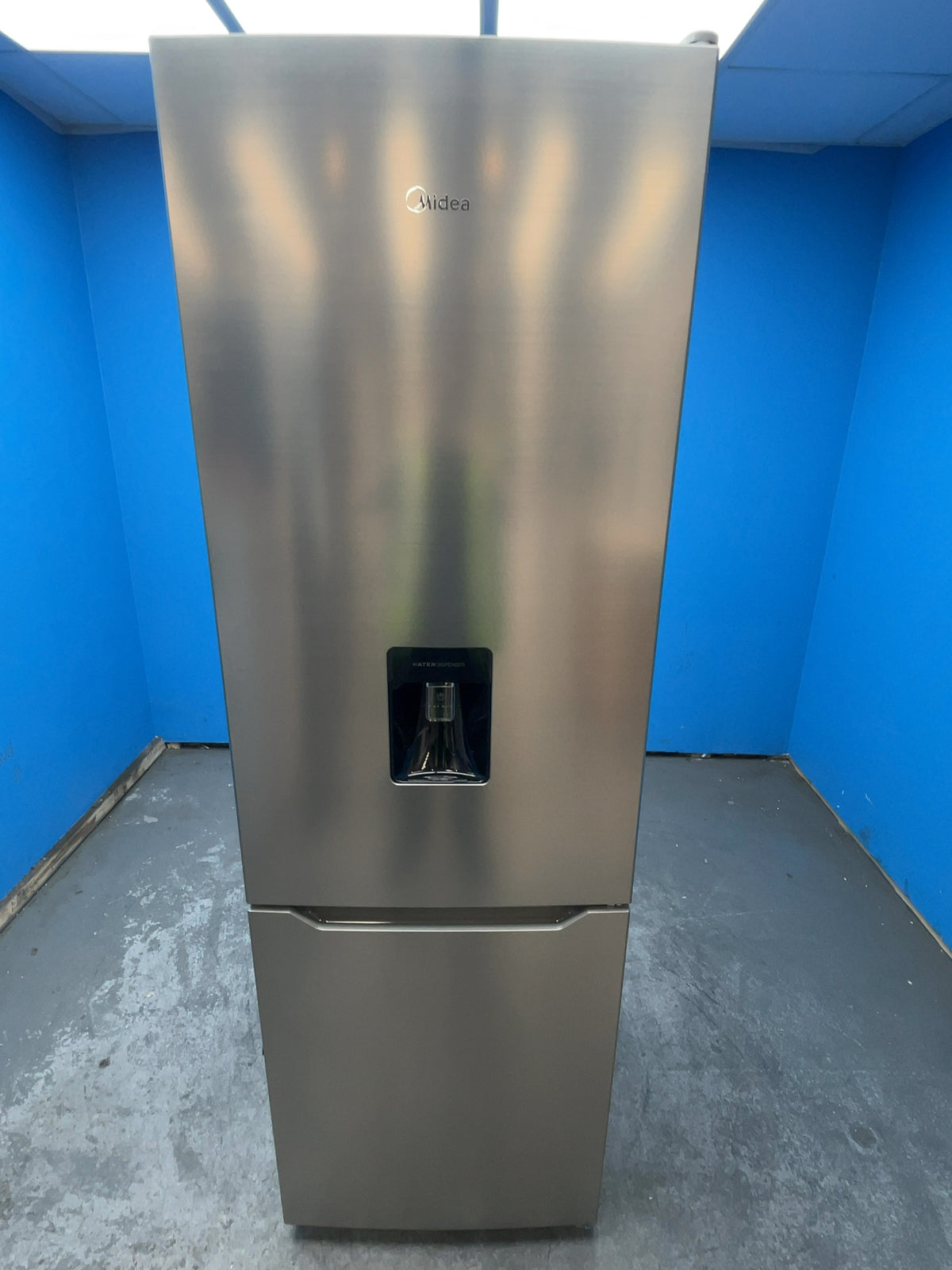 #GRC-165-255 - Midea 60cm Freestanding Fridge Freezer – 310L Capacity, Total No Frost, Non-Plumbed Water Dispenser