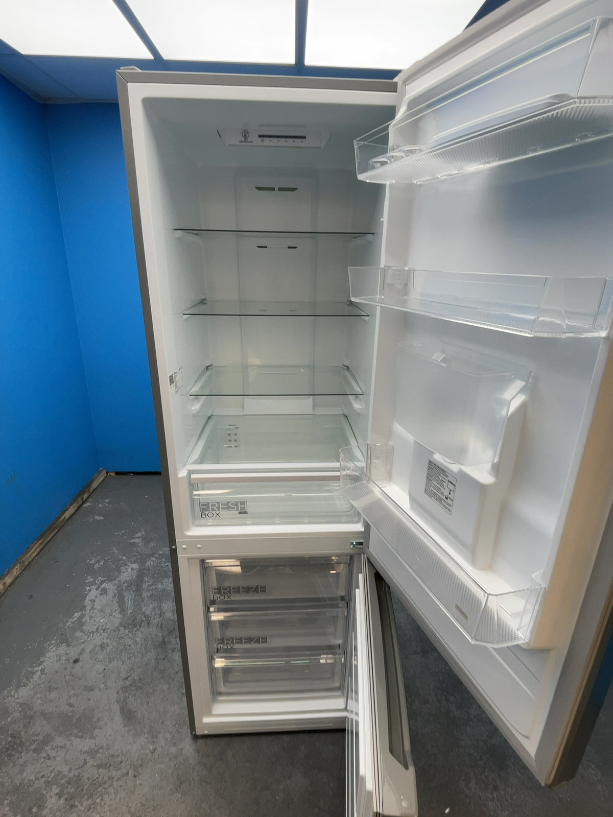 #GRC-165-255 - Midea 60cm Freestanding Fridge Freezer – 310L Capacity, Total No Frost, Non-Plumbed Water Dispenser