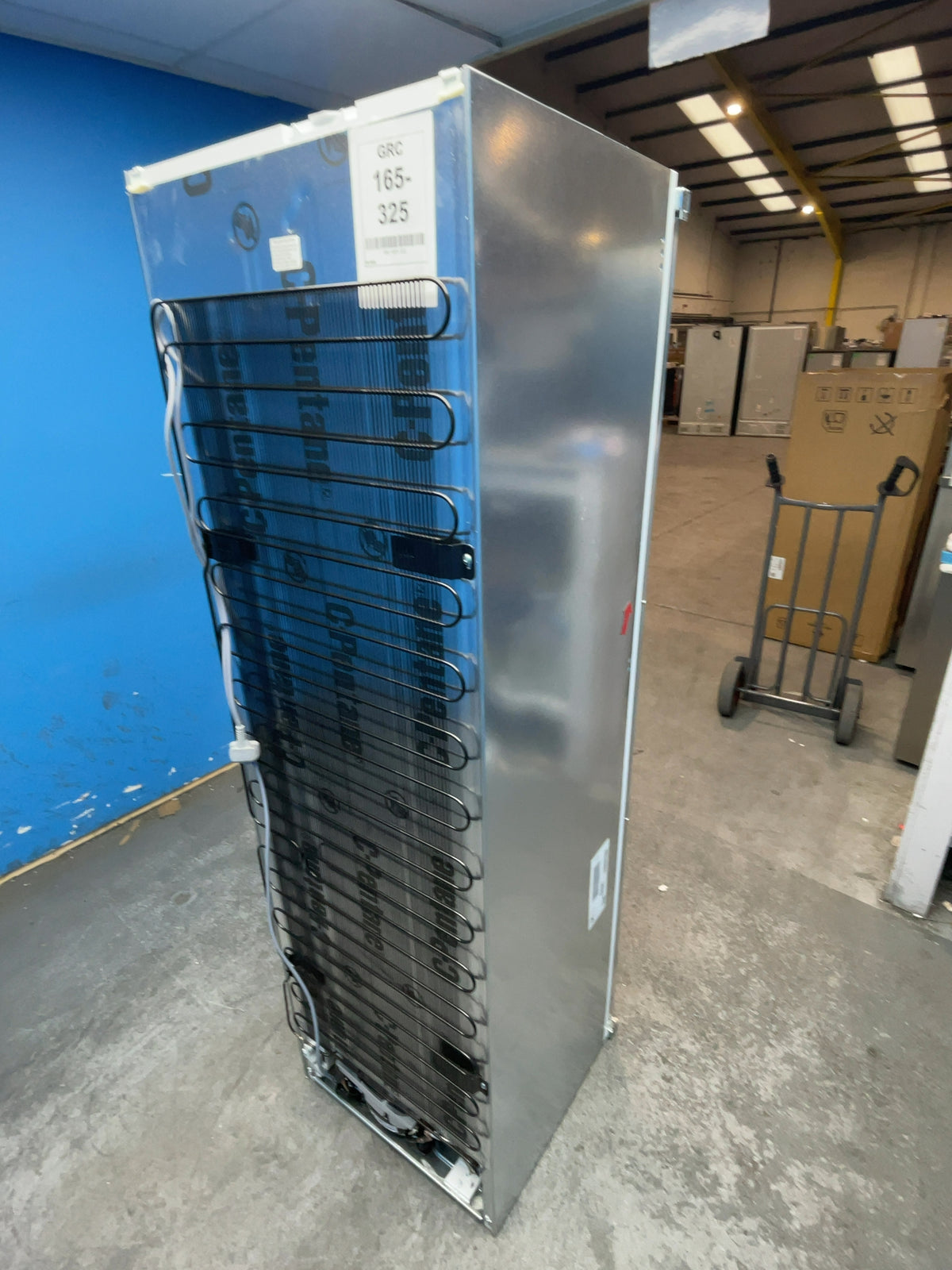 #GRC-165-325 - Bosch 54cm Integrated Tall Larder Fridge – 310L Capacity, MultiBox, SuperCooling
