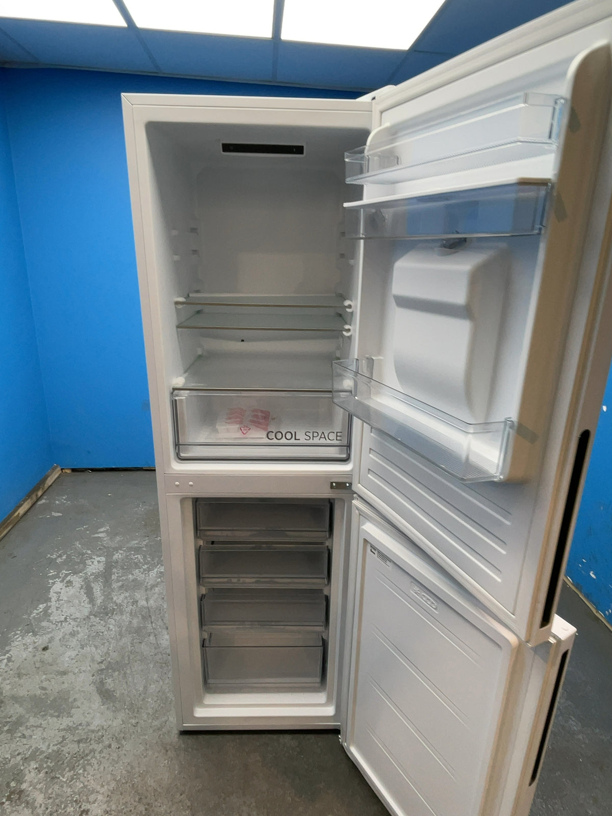 #GRC-165-521 - Hoover 54cm Fridge Freezer – 246L, White, Low Frost, Smart WiFi, Water Dispenser