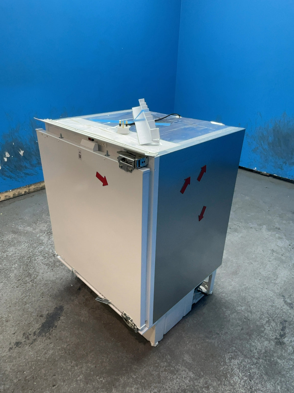 #GRC-165-728 - Hotpoint Integrated Undercounter Freezer – 91L Capacity, Low Frost, Fixed Hinge