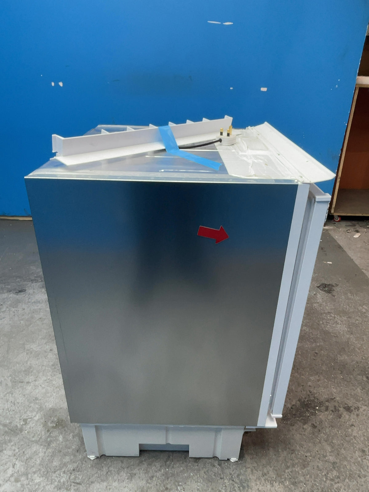 #GRC-165-728 - Hotpoint Integrated Undercounter Freezer – 91L Capacity, Low Frost, Fixed Hinge