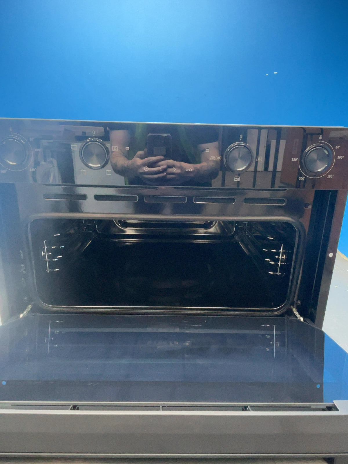 #GRC-165-831 - Hisense Built In Electric Double Oven – Air Fry Mode, Catalytic Liners, Black