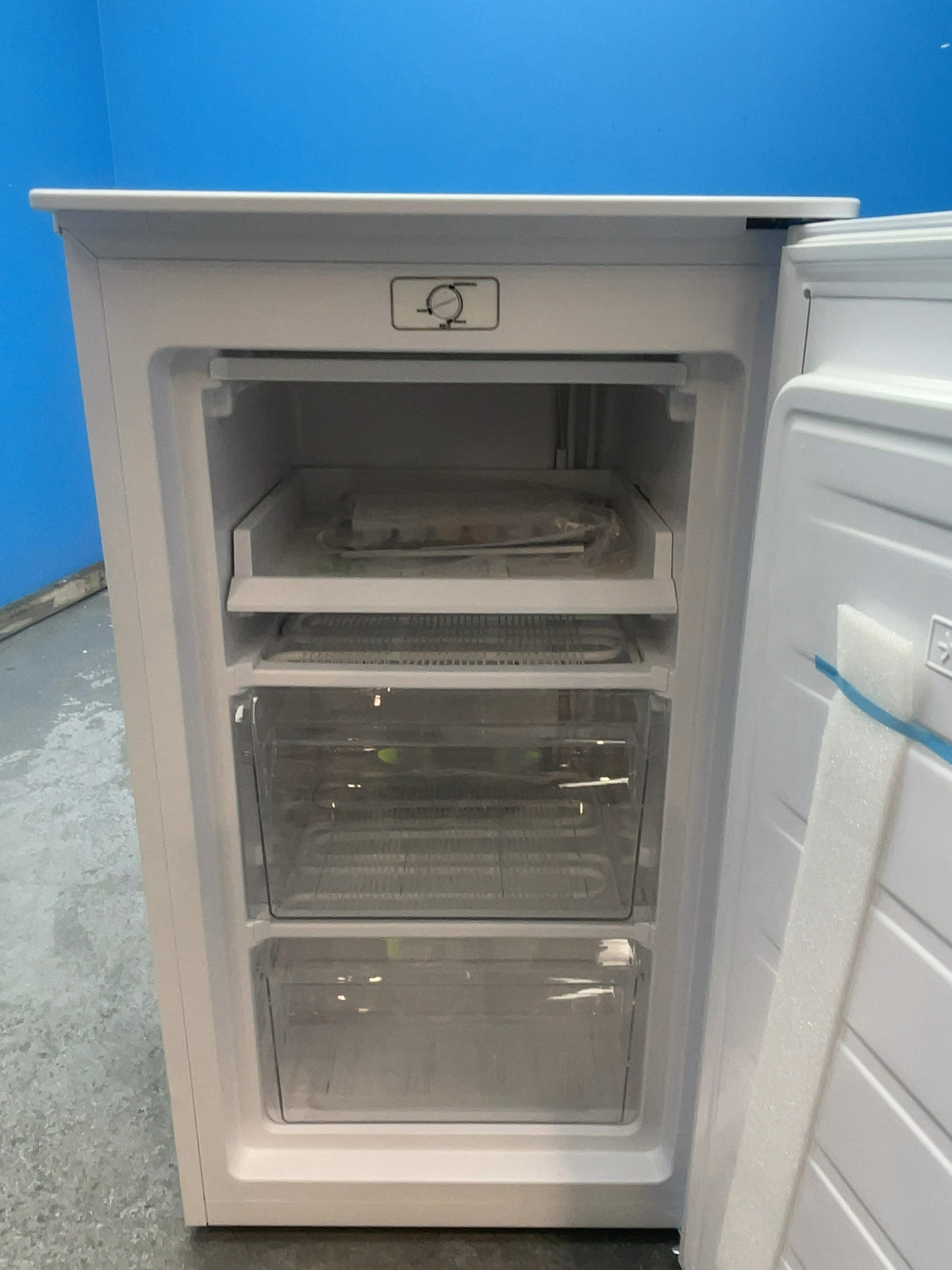 #GRC-165-972 - Hoover 48cm Undercounter Freezer – 60L Capacity, 3 Drawers, White