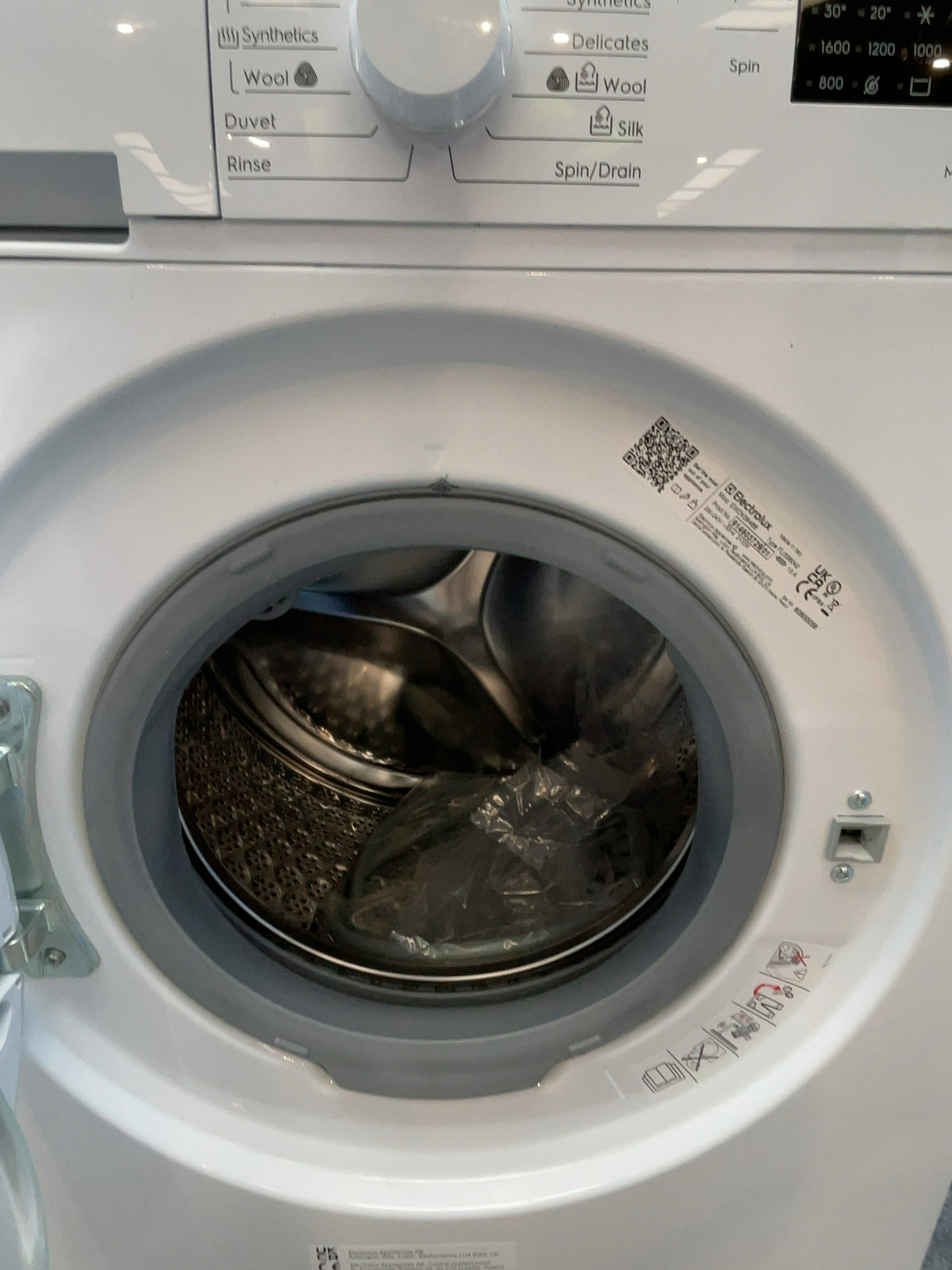 #GRC-166-036 - Electrolux 8kg Wash 4kg Dry 1600rpm Washer Dryer – SteamRefresh, DualCare, Wash&Dry 60, White