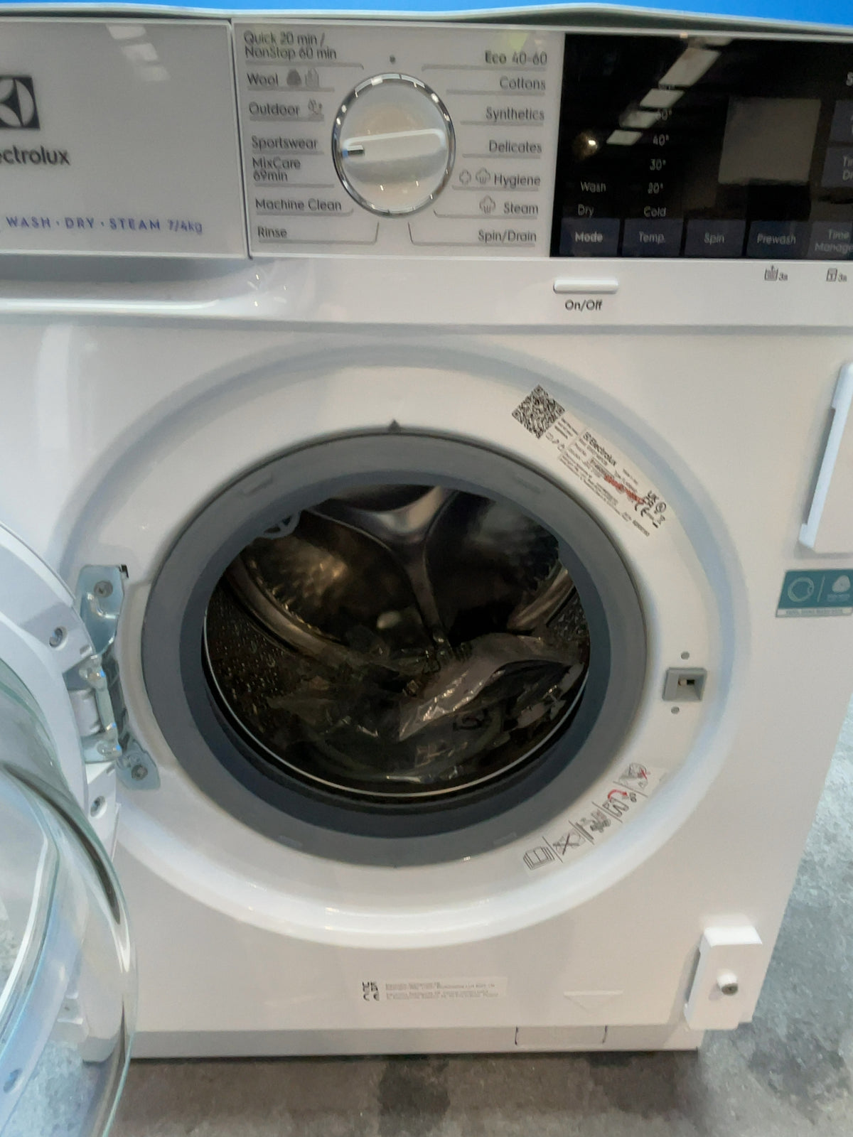 #GRC-166-063 - Electrolux Integrated Washer Dryer – 7kg Wash, 4kg Dry, 1600rpm, White