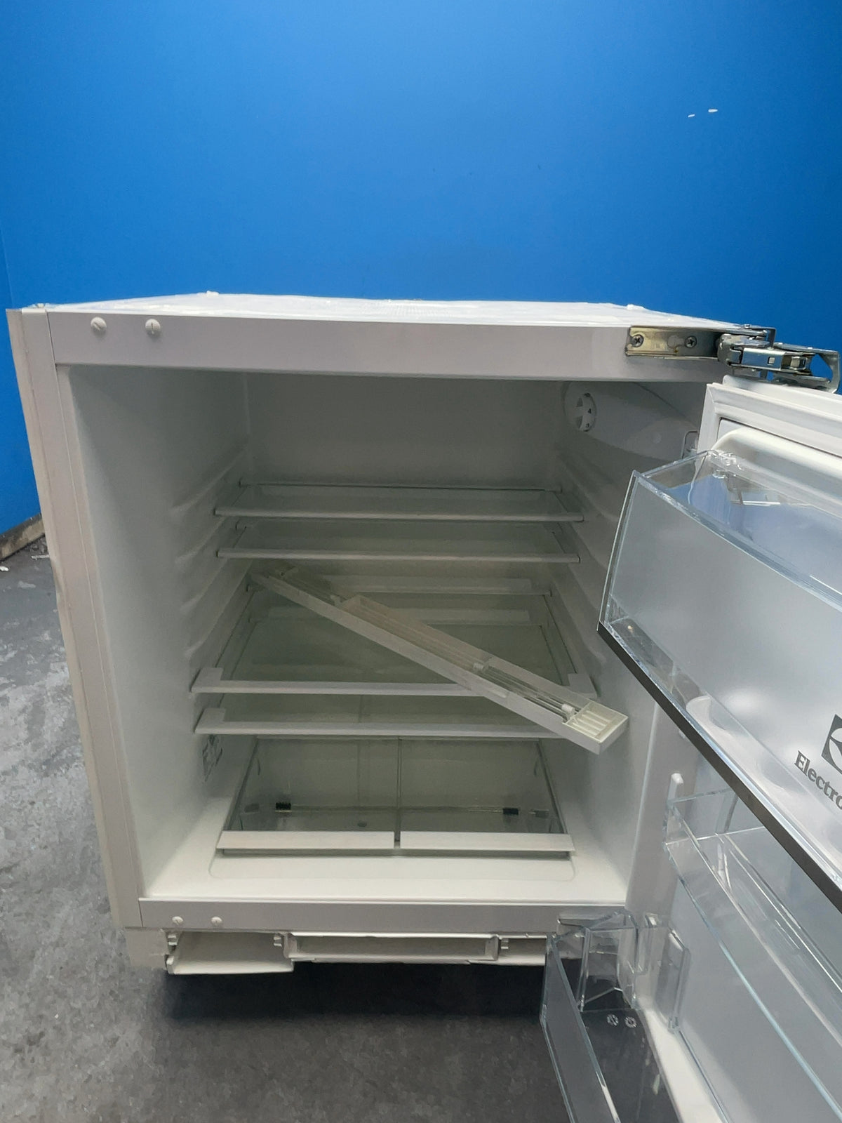 #GRC-166-116 - Electrolux 60cm Integrated Under Counter Larder Fridge – Built Under, Auto Defrost, Fruit & Veg Bin