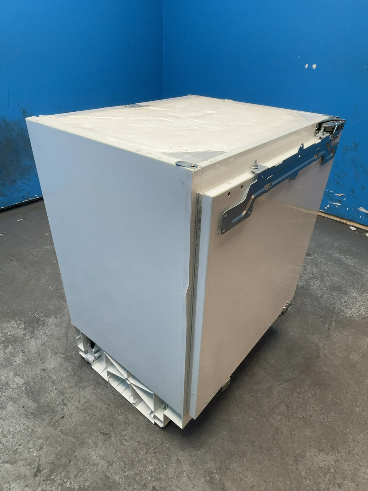 #GRC-166-116 - Electrolux 60cm Integrated Under Counter Larder Fridge – Built Under, Auto Defrost, Fruit & Veg Bin
