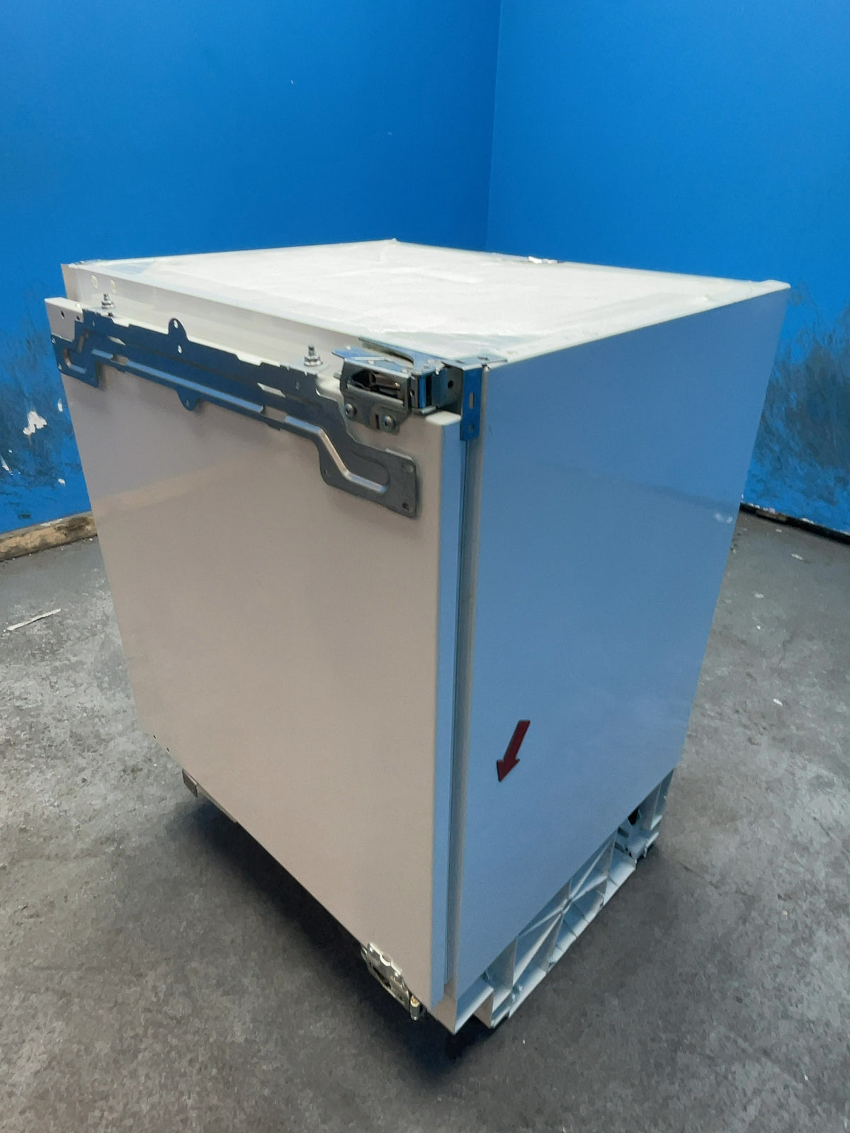 #GRC-166-116 - Electrolux 60cm Integrated Under Counter Larder Fridge – Built Under, Auto Defrost, Fruit & Veg Bin