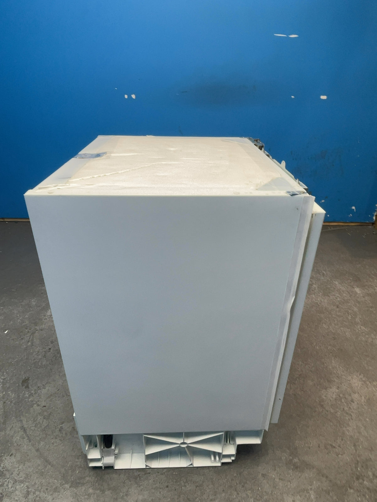 #GRC-166-116 - Electrolux 60cm Integrated Under Counter Larder Fridge – Built Under, Auto Defrost, Fruit & Veg Bin