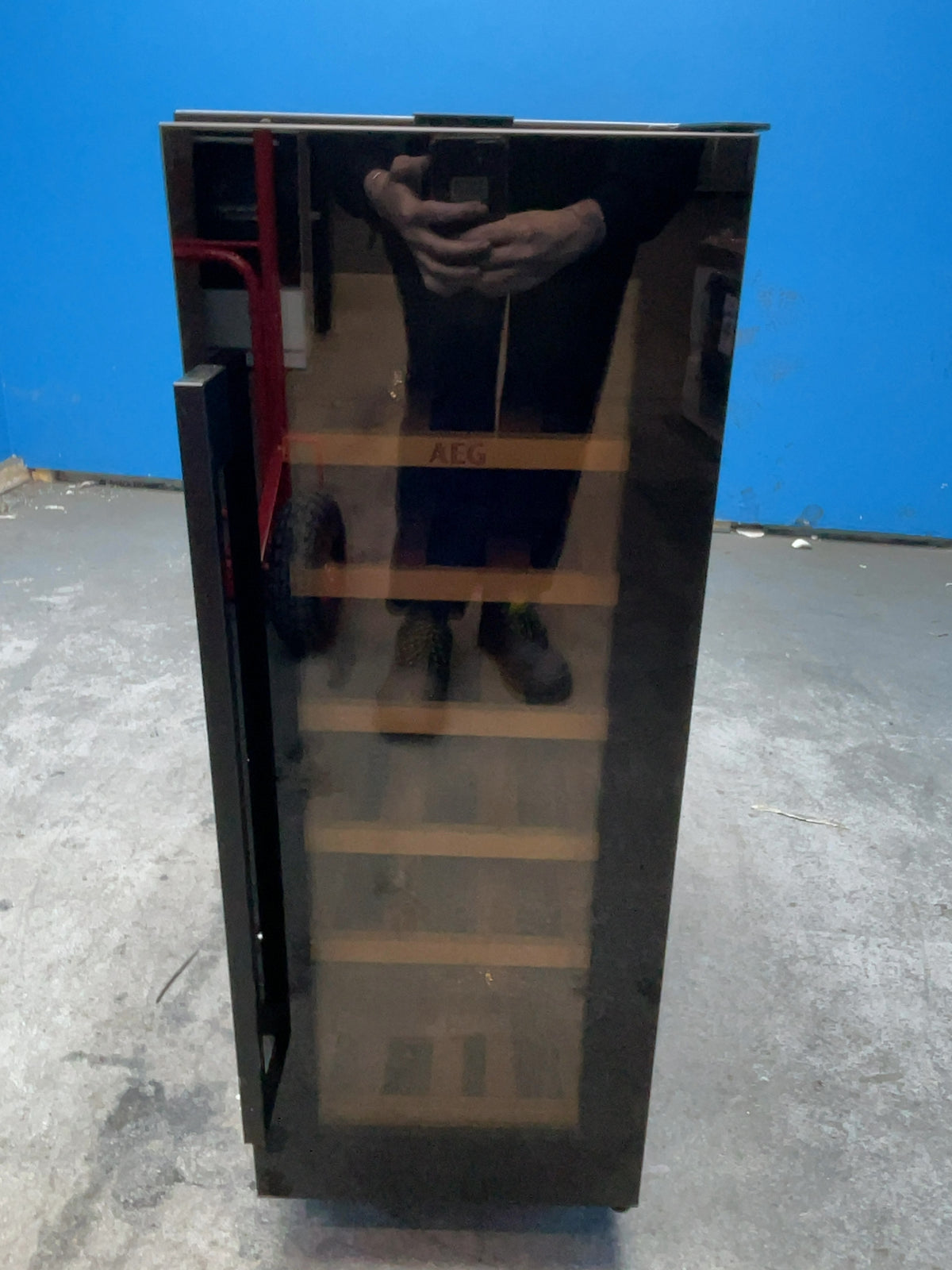 #GRC-166-117 - AEG 5000 30cm Built In Wine Cooler – 20 Bottles, Single Zone, Black Glass