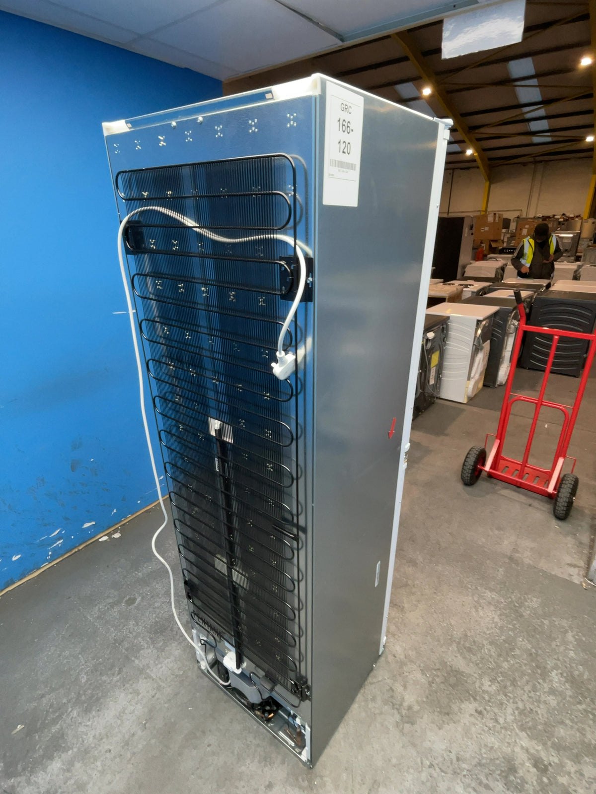 #GRC-166-120 - Electrolux 600 Low Frost 177cm Integrated Fridge Freezer – 262L, AI CoolAssist, TouchControl