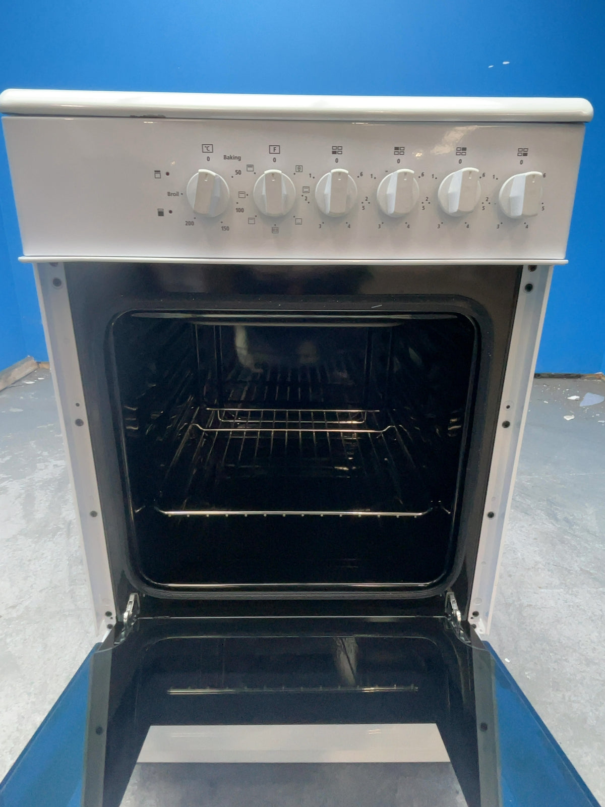 #GRC-166-237 - Midea 50cm Electric Cooker – Solid Plate Hob, Integrated Grill, White