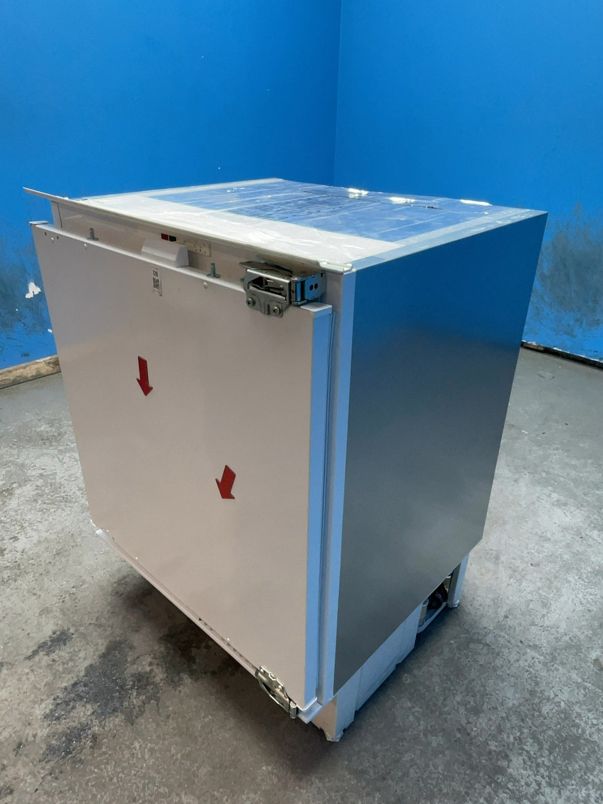 #GRC-166-402 - Hotpoint Integrated Undercounter Freezer – 91L Capacity, Low Frost, Fixed Hinge
