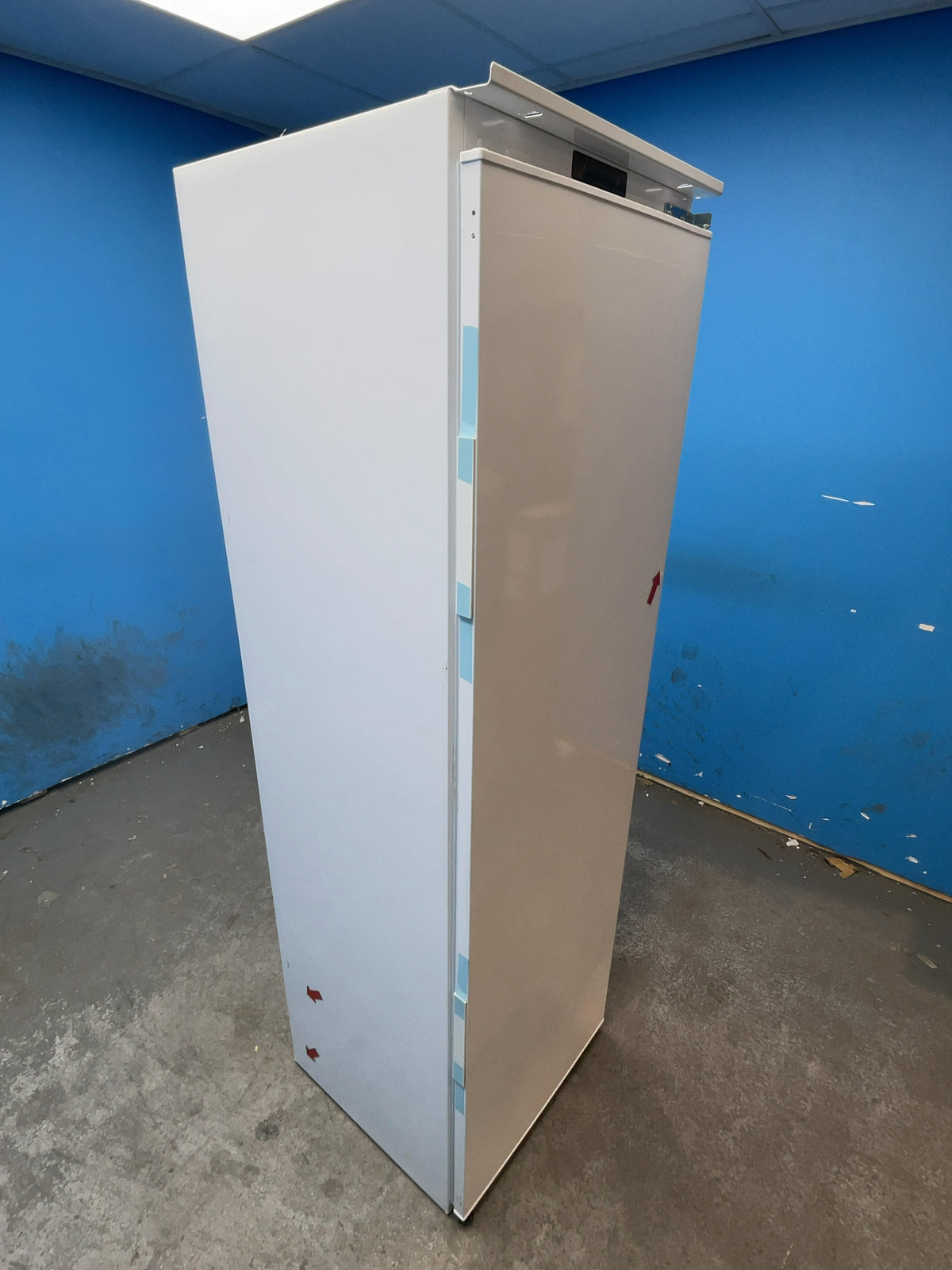 #GRC-166-551 - Hoover 54cm Integrated Tall Larder Fridge – 316L Capacity, 6 Adjustable Shelves