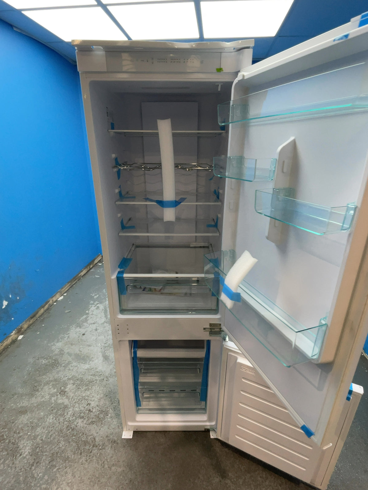 #GRC-166-558 - Iberna 70/30 Integrated Frost Free Fridge Freezer – 248L Capacity, WiFi Connected, White
