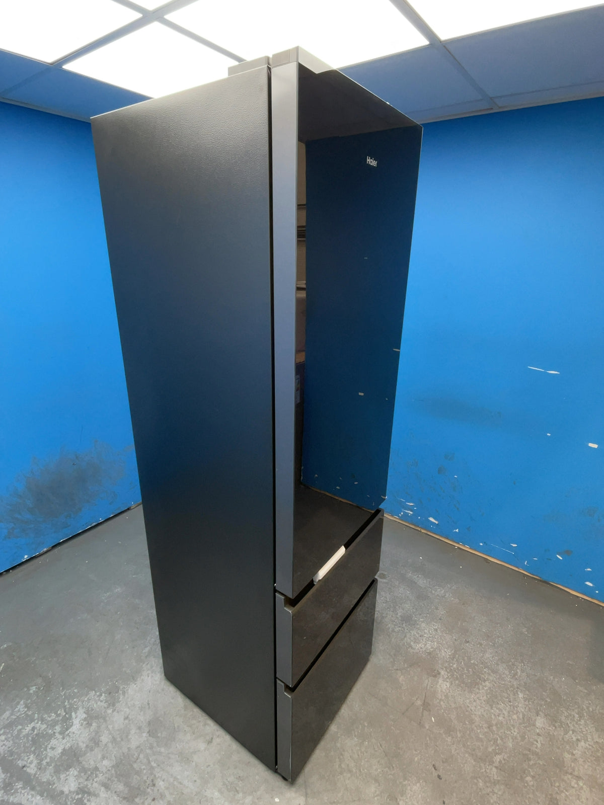 #GRC-166-940 - Haier 59.5cm Fridge Freezer – 414L, Obsidian Black Glass, Total No Frost