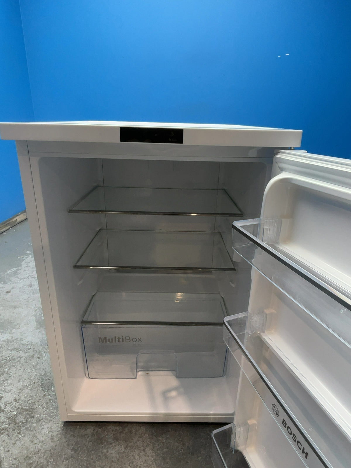 #GRC-167-379 - Bosch Series 2 56cm Under Counter Fridge – 134L Capacity, MultiBox Drawer