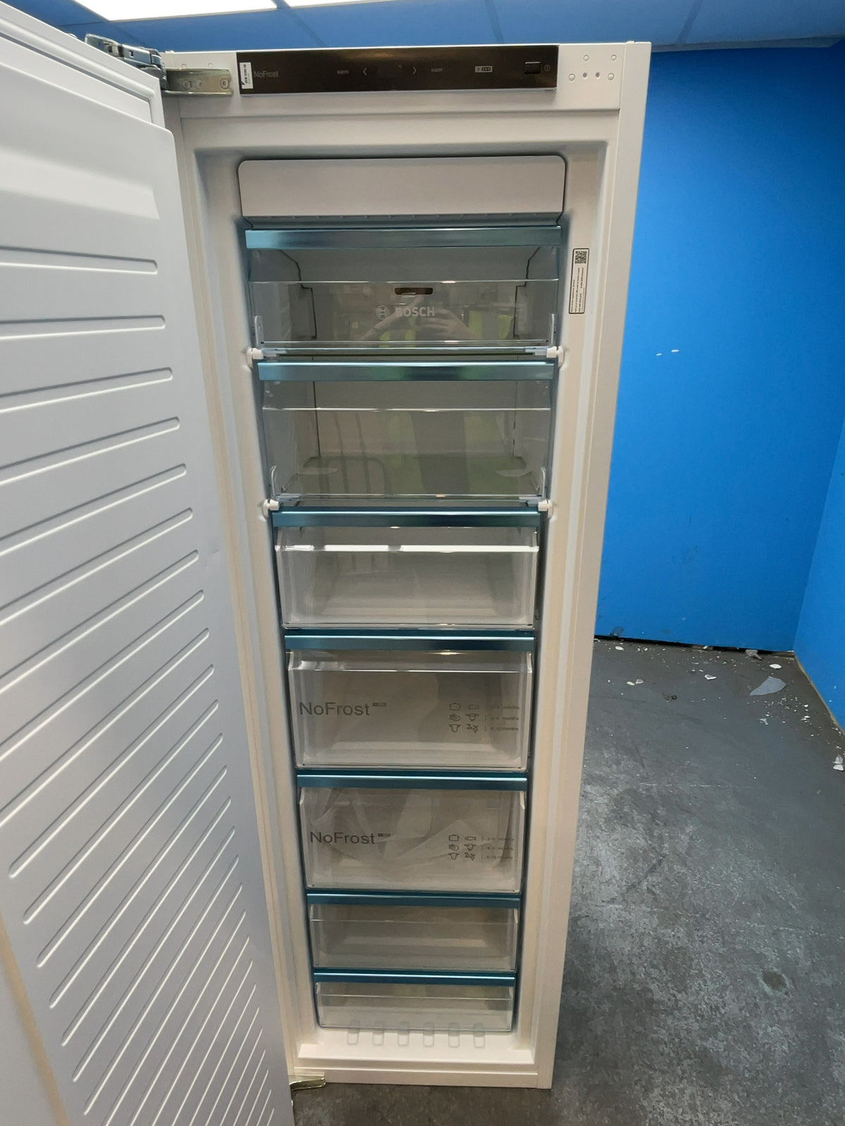 #GRC-167-394 - Bosch Serie 4 Built-In Upright Freezer – 212L, No Frost, VarioZone