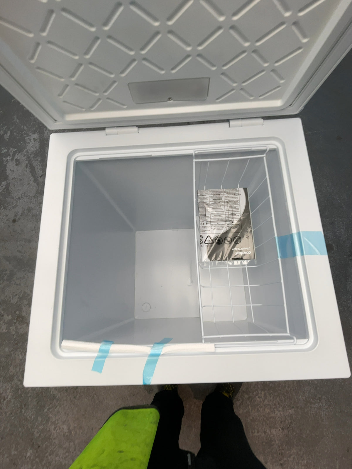 #GRC-167-473 - Comfee 143L Chest Freezer – Garage Safe, Switchable Fridge Mode, White