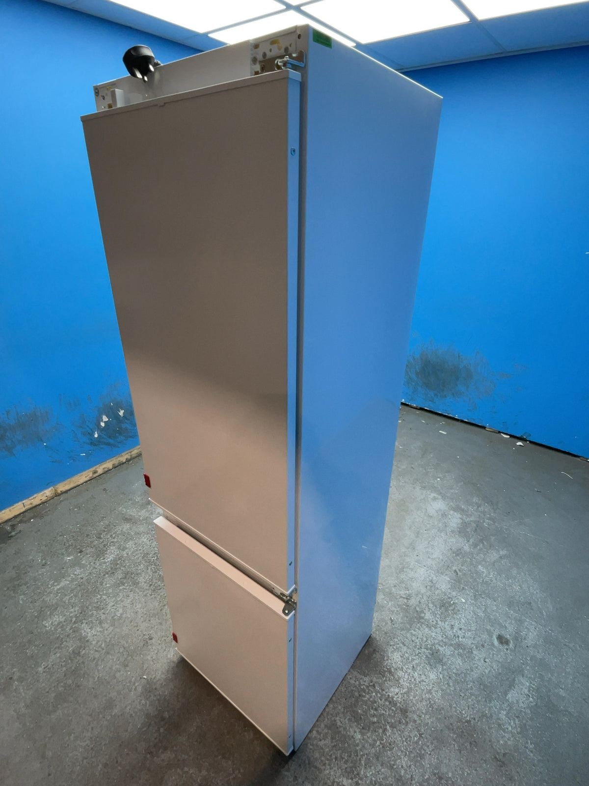 #GRC-167-847 - Haier 54cm Integrated 70/30 Fridge Freezer – 268L, White, Total No Frost