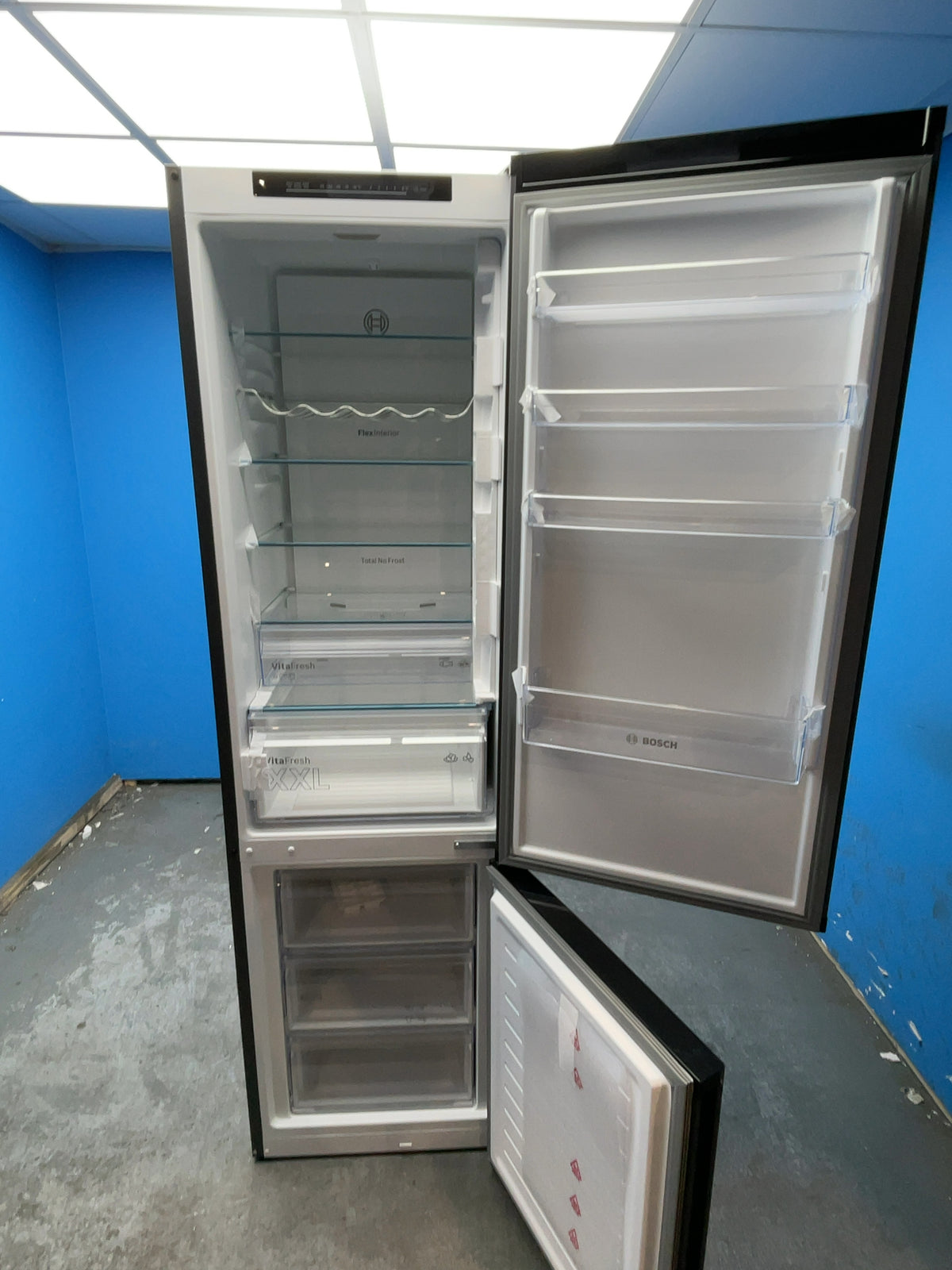 #GRC-168-411 - Bosch Serie 4 60cm 70/30 Fridge Freezer – 363L, Anthracite, Total No Frost