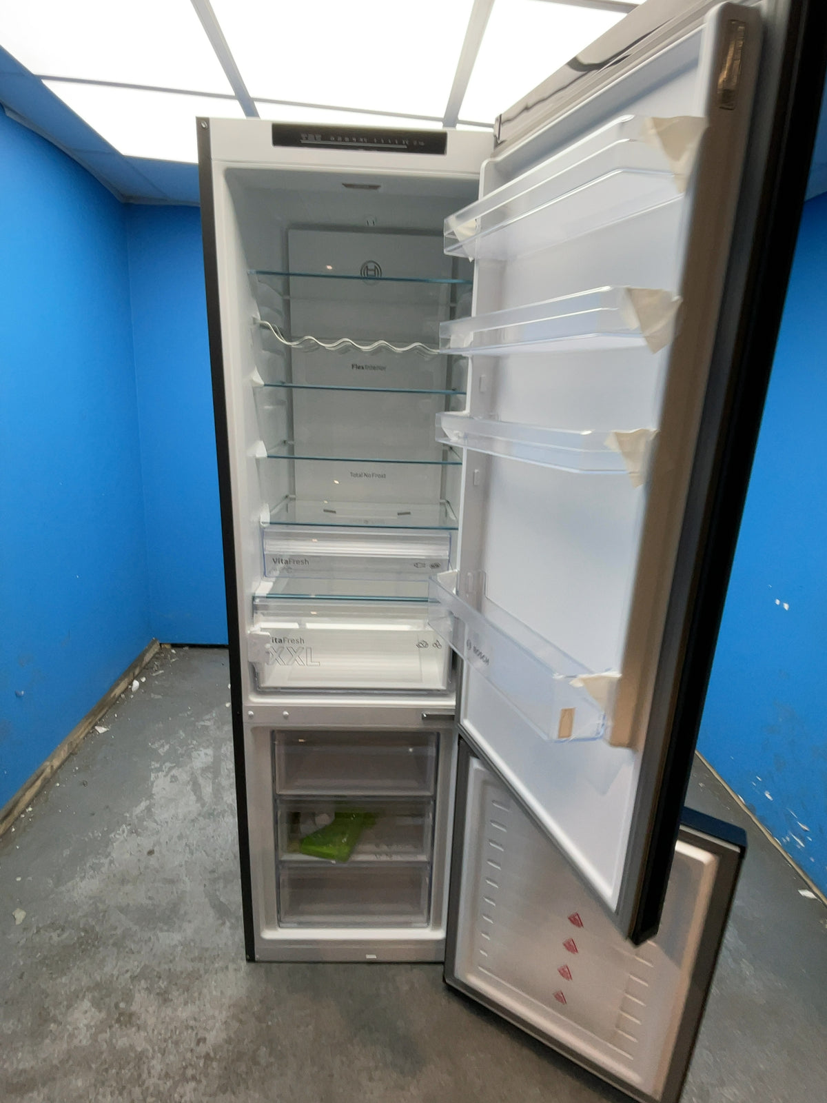 #GRC-168-418 - Bosch Serie 4 60cm 70/30 Fridge Freezer – 363L, Anthracite, Total No Frost
