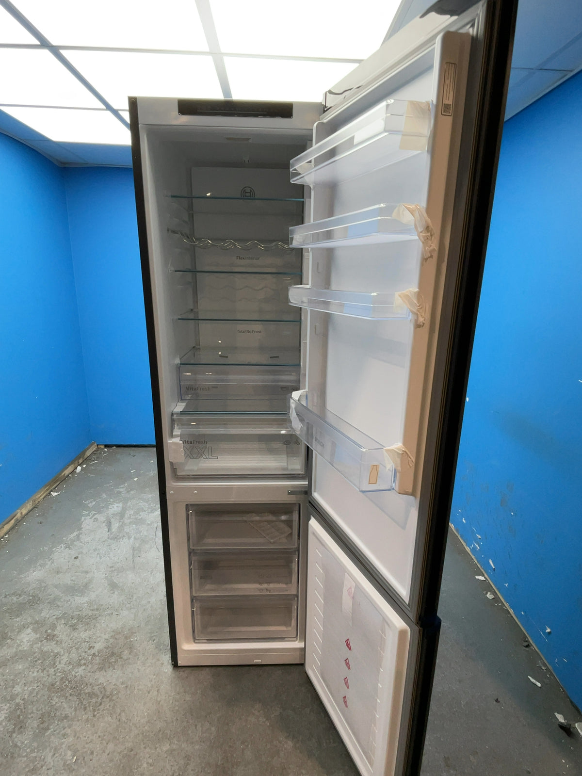 #GRC-168-419 - Bosch Serie 4 60cm 70/30 Fridge Freezer – 363L, Anthracite, Total No Frost