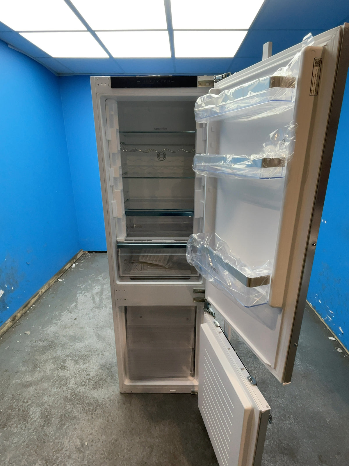 #GRC-168-421 - Bosch 54.1cm Integrated 60/40 Fridge Freezer – 260L, White, Total No Frost
