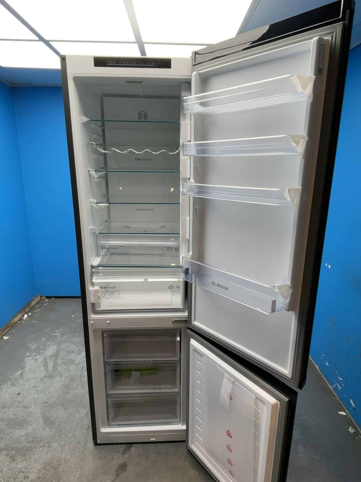 #GRC-168-422 - Bosch Serie 4 60cm 70/30 Fridge Freezer – 363L, Anthracite, Total No Frost