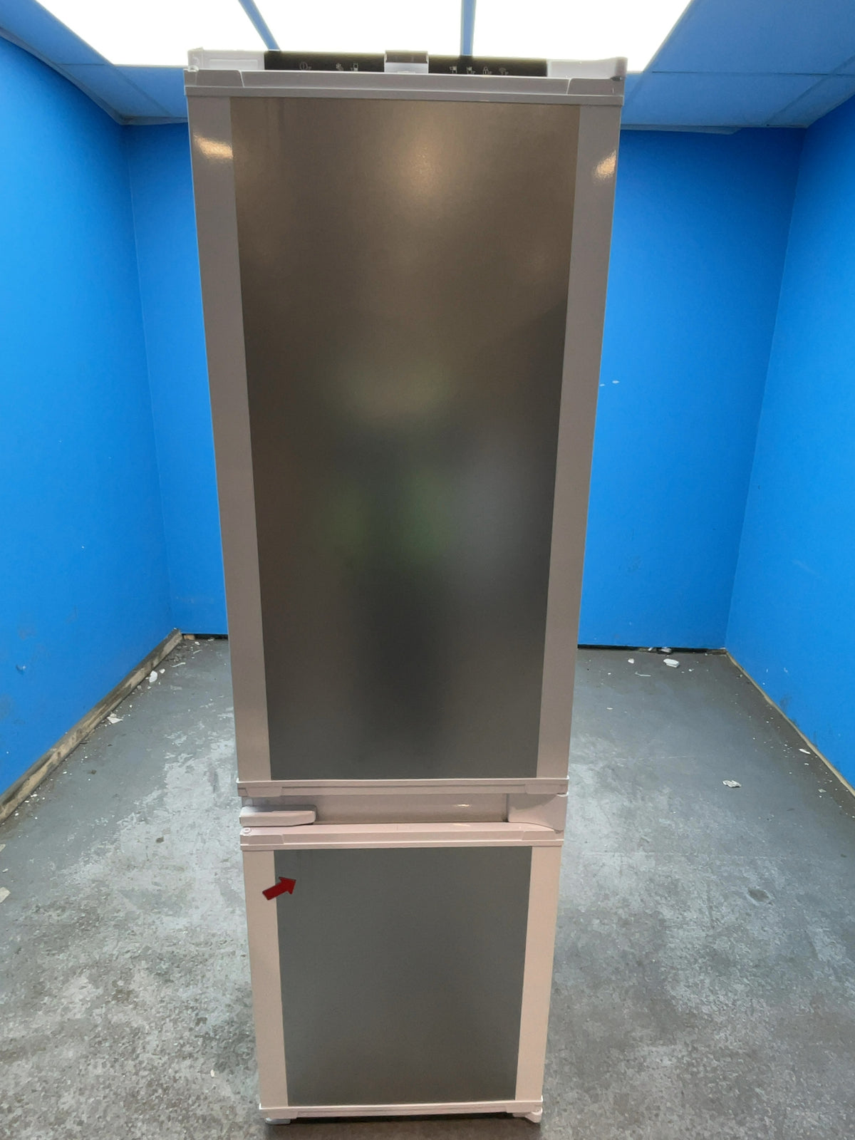 #GRC-169-090 - Hotpoint 54cm Integrated 70/30 Fridge Freezer – 270L, Dual No Frost