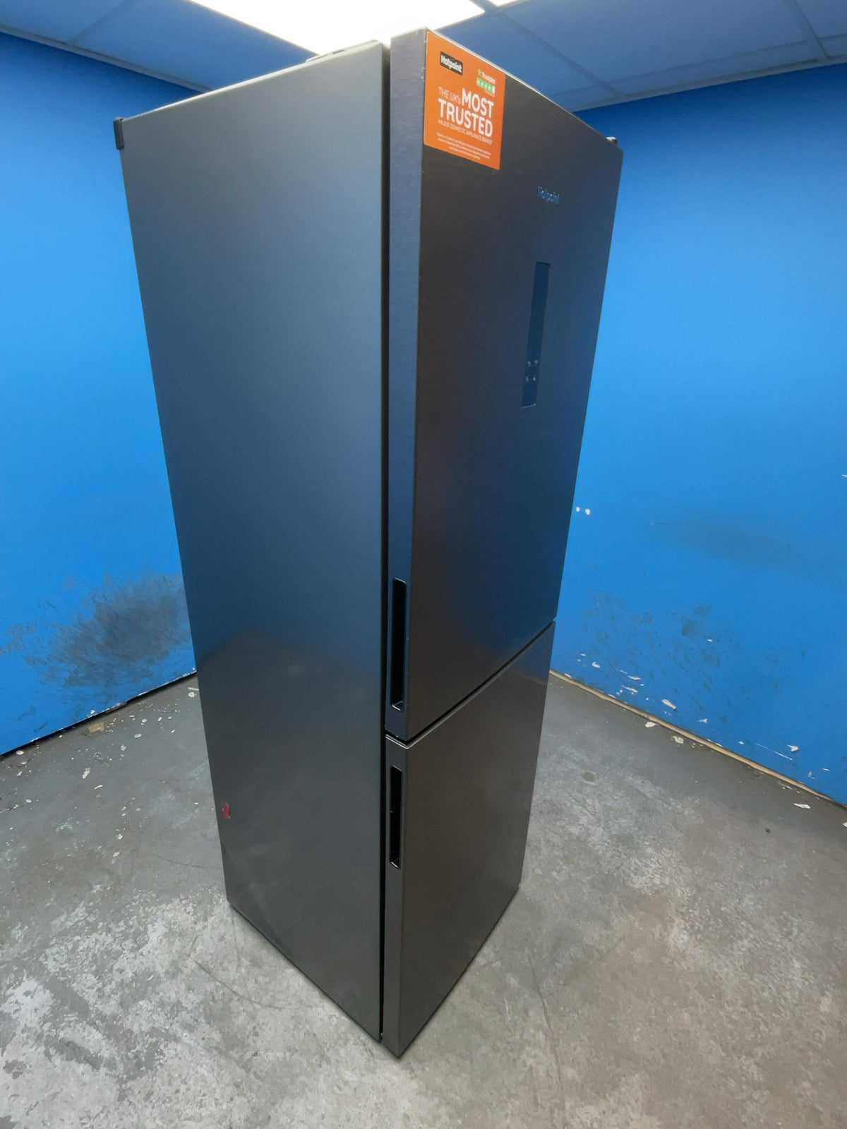 #GRC-169-092 - Hotpoint 60cm 50/50 Fridge Freezer – 317L, Total No Frost, Dark Inox