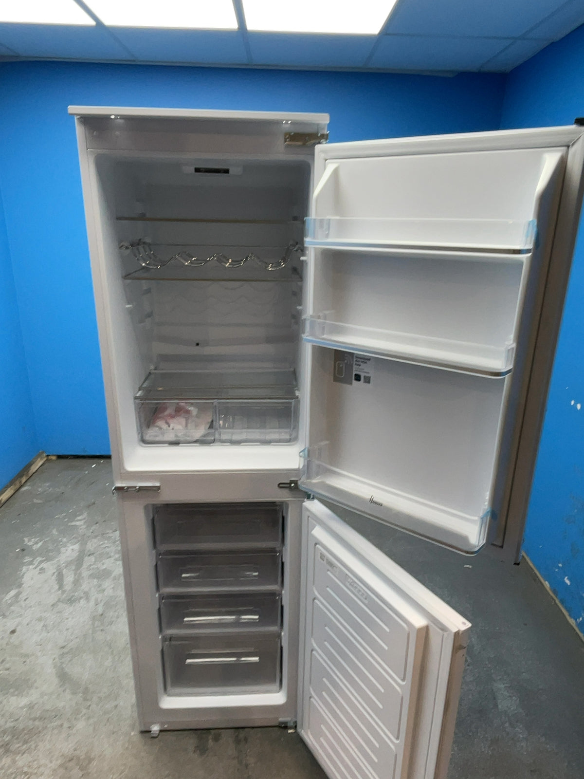 #GRC-169-244 - Hoover H-FRIDGE 300 57.3cm Integrated 50/50 Fridge Freezer – 233L, White
